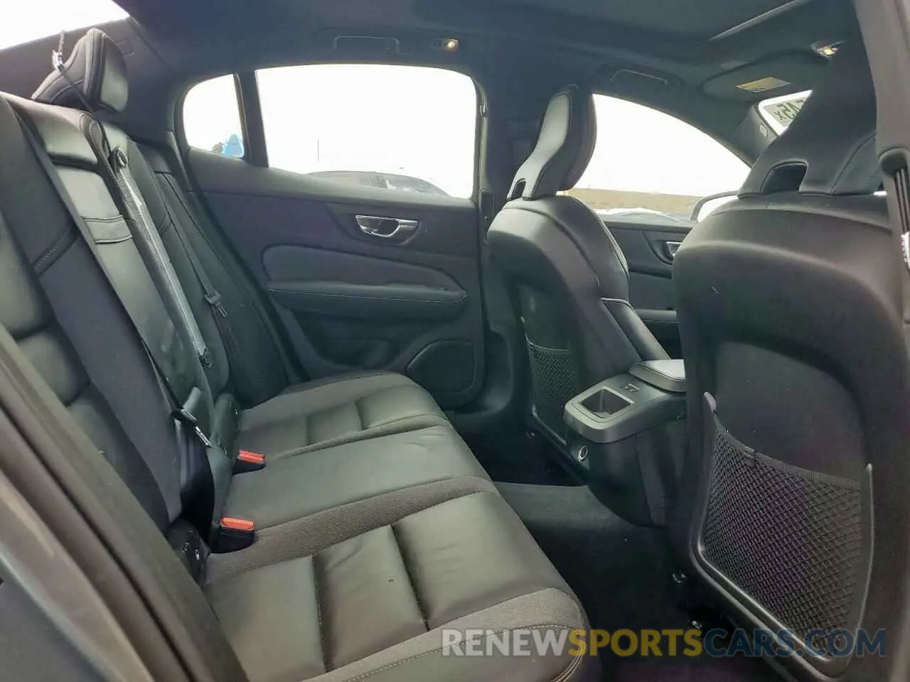10 Photograph of a damaged car 7JRA22TM8KG016502 VOLVO S60 2019
