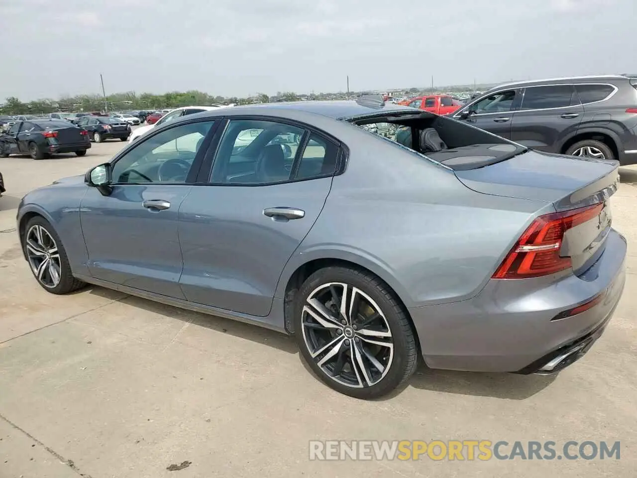 2 Photograph of a damaged car 7JRA22TM8KG016502 VOLVO S60 2019
