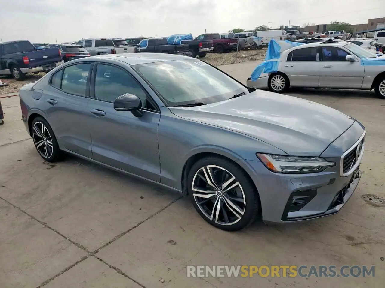 4 Photograph of a damaged car 7JRA22TM8KG016502 VOLVO S60 2019