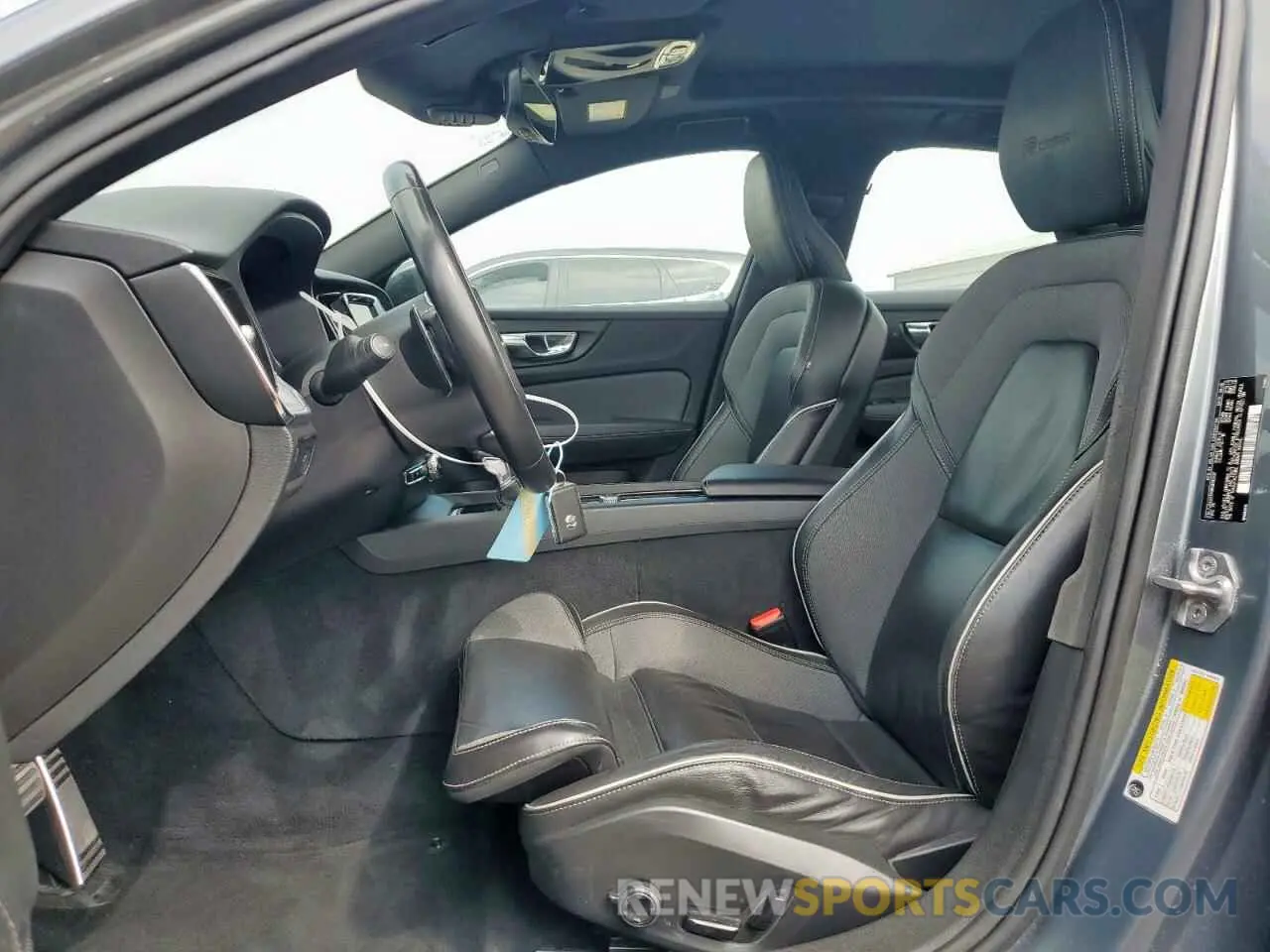 7 Photograph of a damaged car 7JRA22TM8KG016502 VOLVO S60 2019