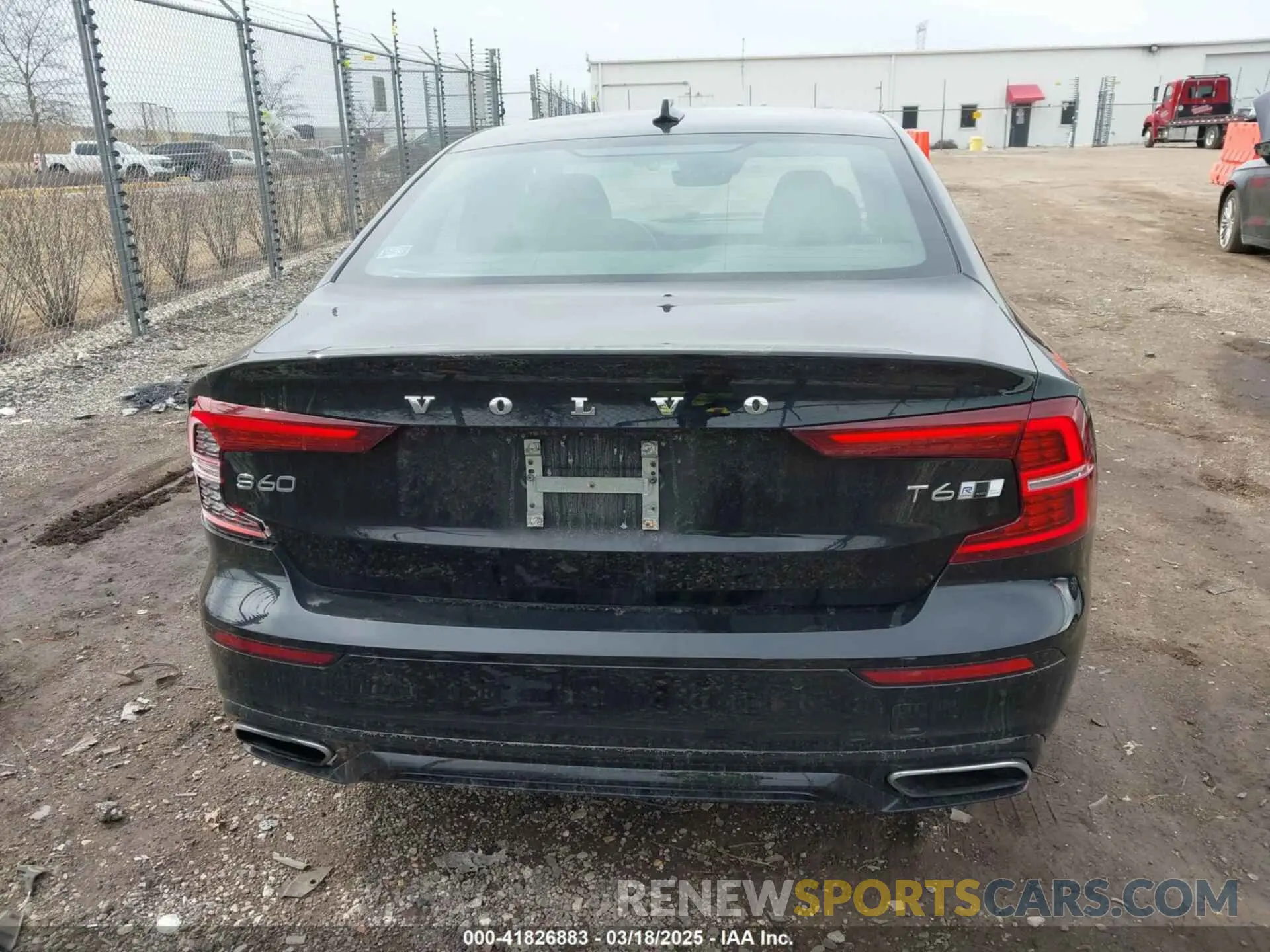 17 Photograph of a damaged car 7JRA22TM9KG014922 VOLVO S60 2019