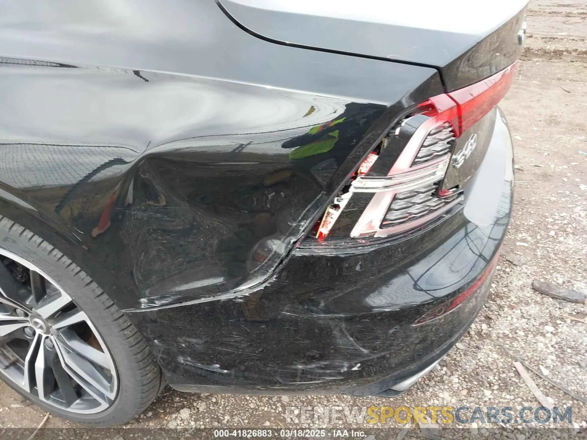 19 Photograph of a damaged car 7JRA22TM9KG014922 VOLVO S60 2019