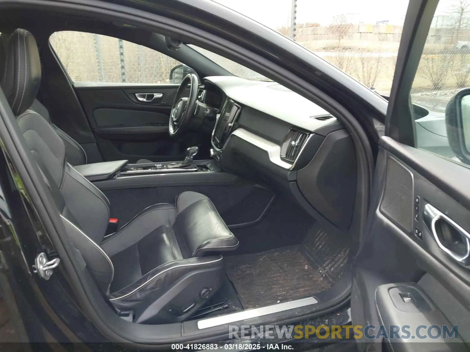 5 Photograph of a damaged car 7JRA22TM9KG014922 VOLVO S60 2019