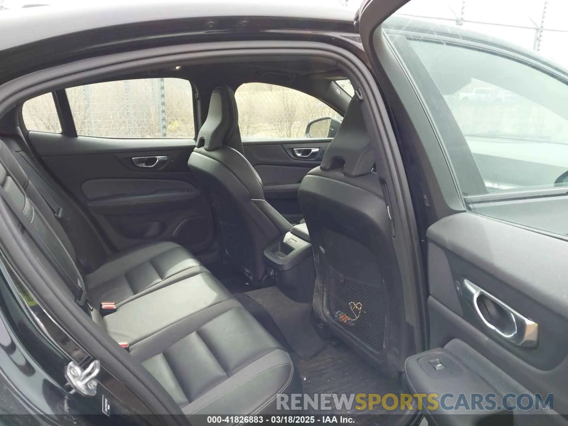 8 Photograph of a damaged car 7JRA22TM9KG014922 VOLVO S60 2019