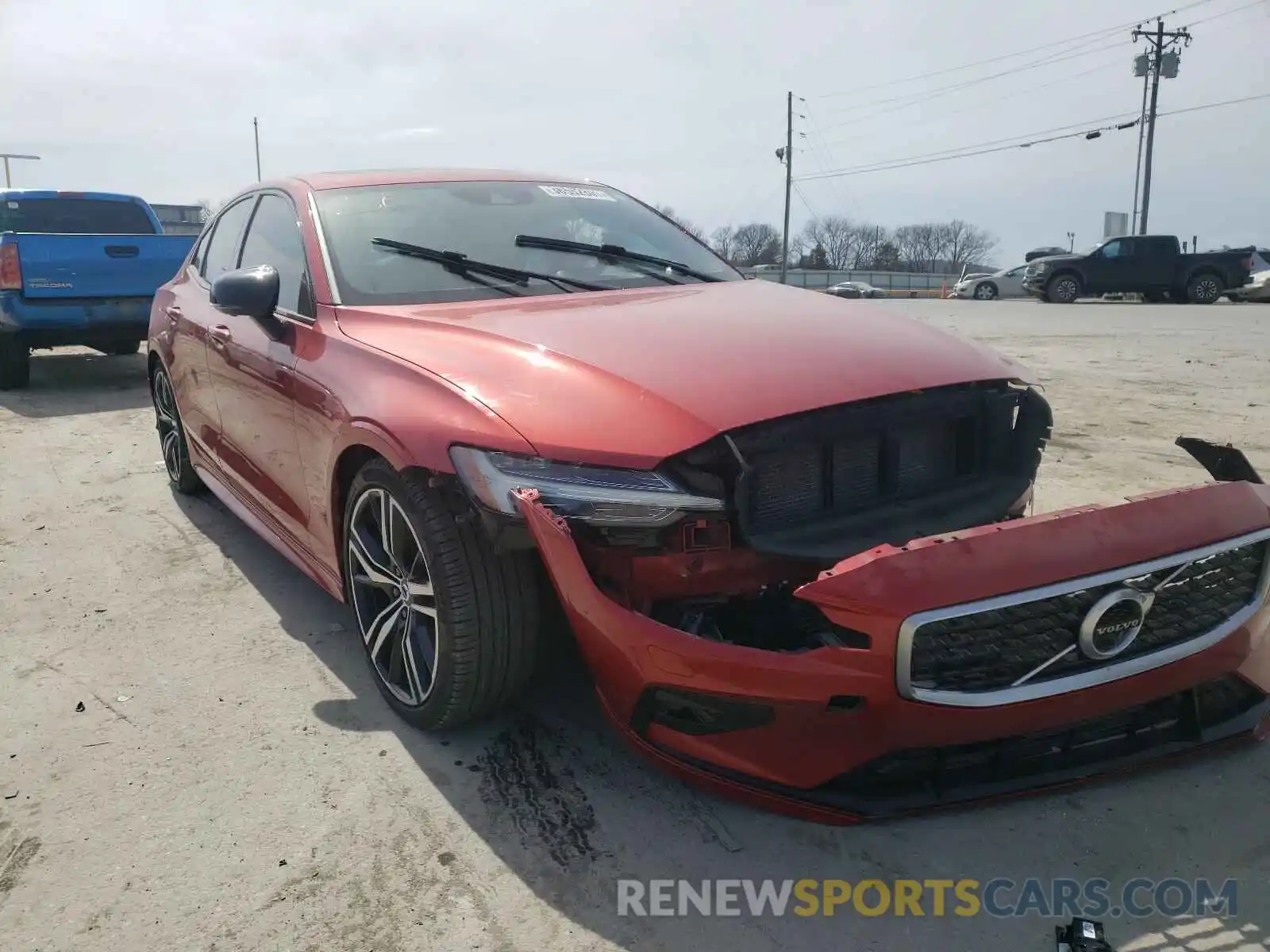 1 Photograph of a damaged car 7JRA22TMXKG000592 VOLVO S60 2019