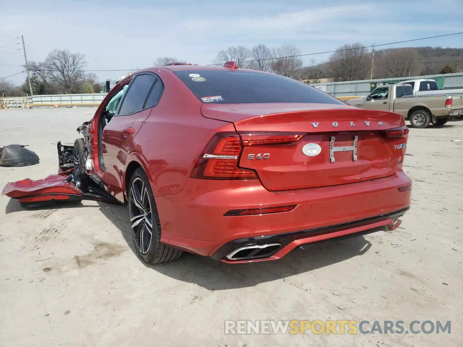 3 Photograph of a damaged car 7JRA22TMXKG000592 VOLVO S60 2019