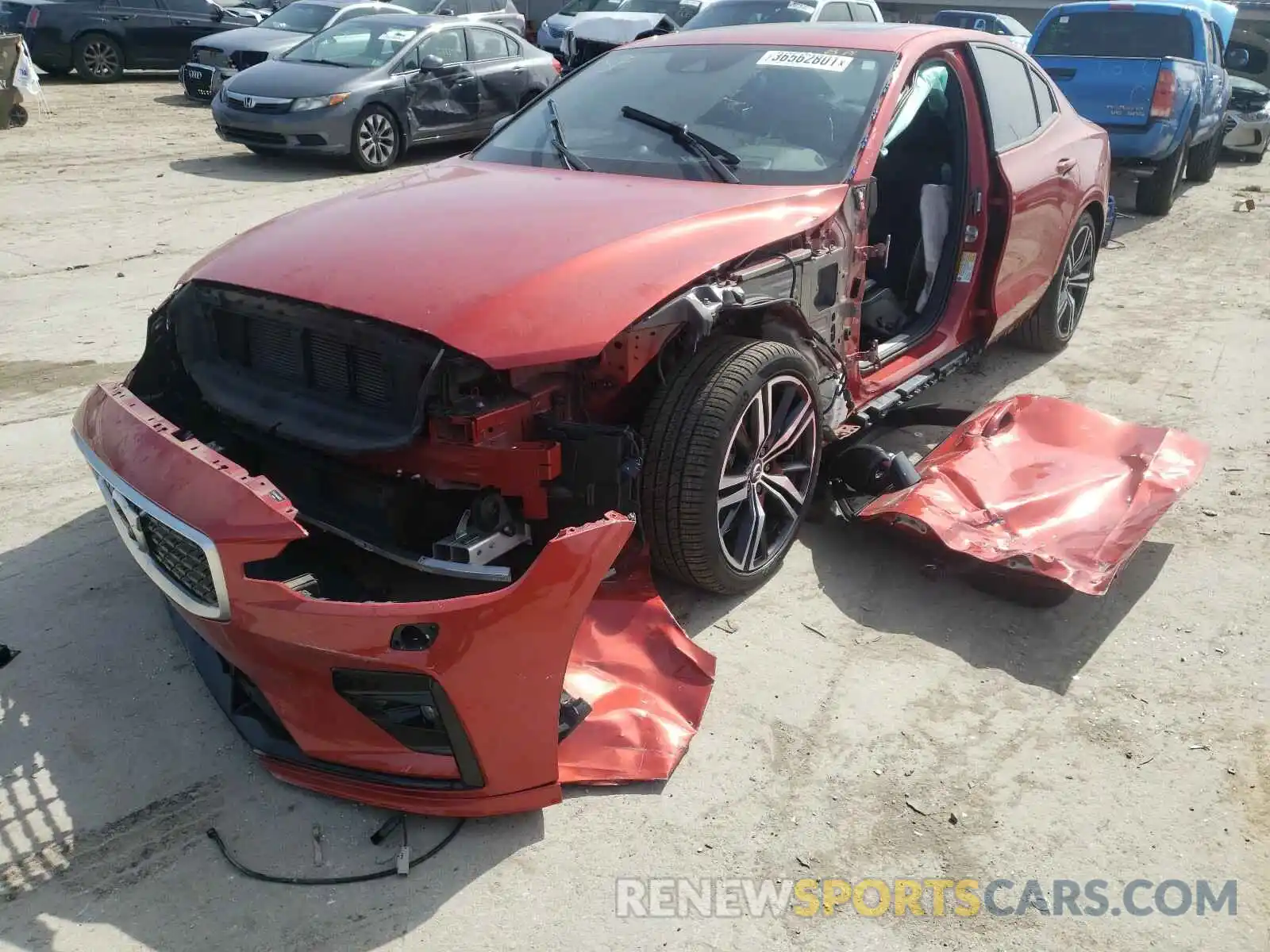 9 Photograph of a damaged car 7JRA22TMXKG000592 VOLVO S60 2019