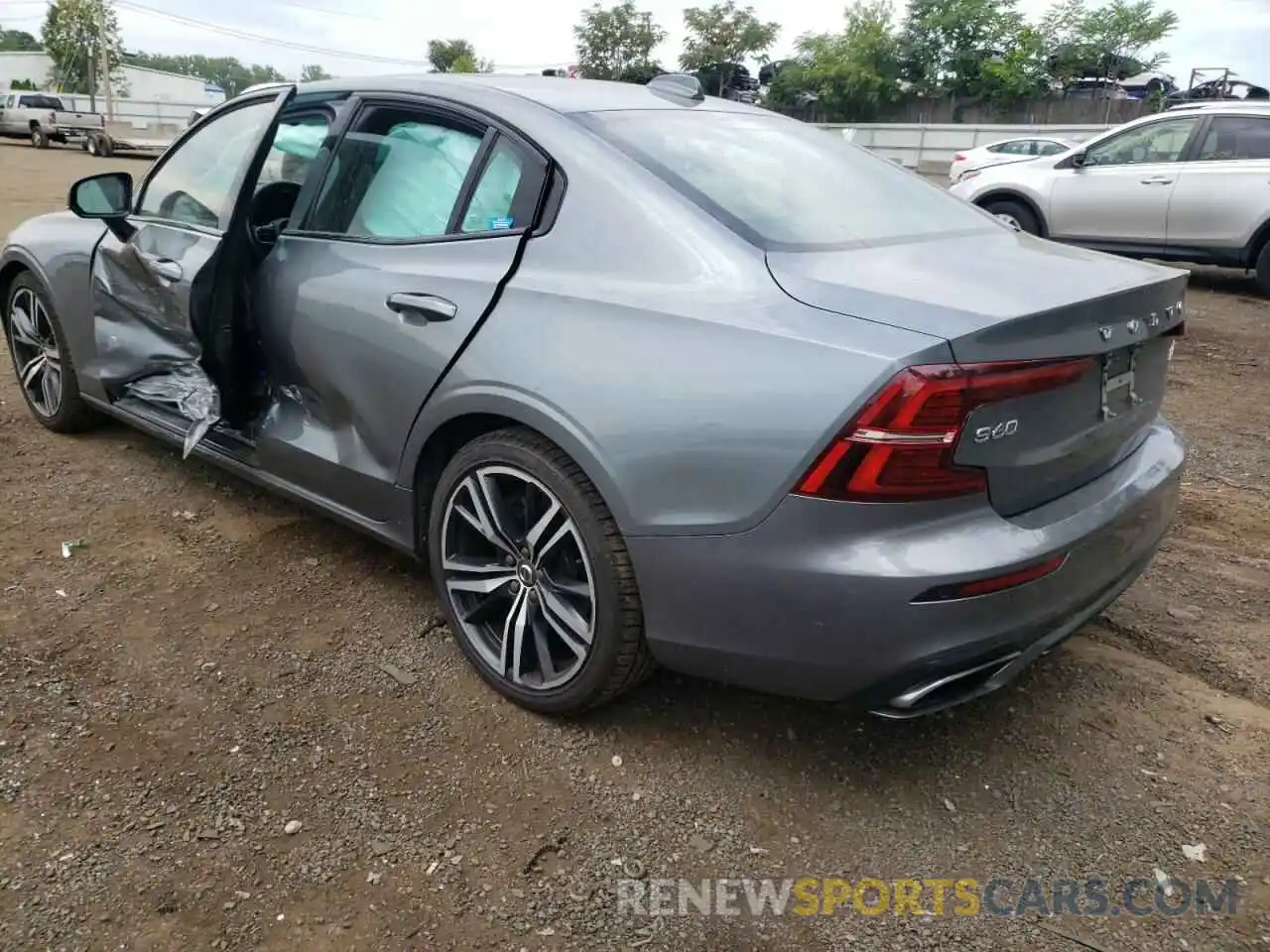 3 Photograph of a damaged car 7JRA22TMXKG017585 VOLVO S60 2019