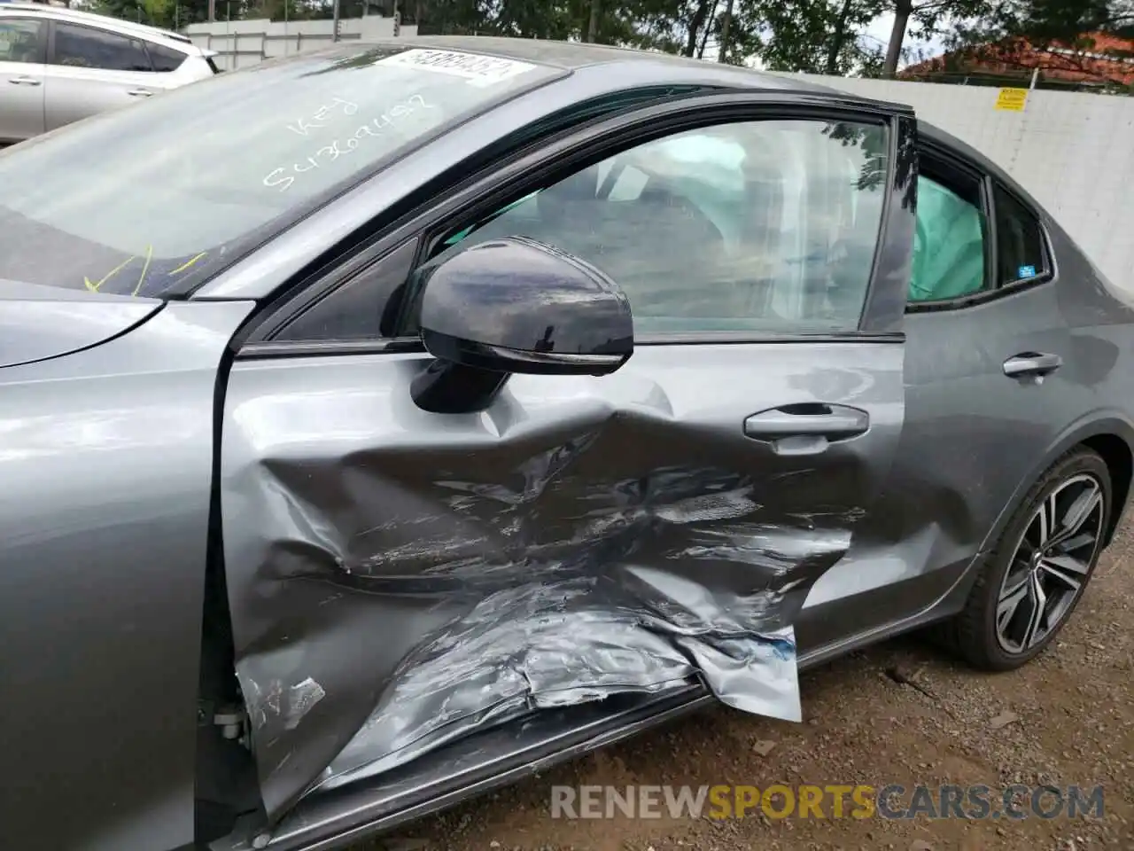 9 Photograph of a damaged car 7JRA22TMXKG017585 VOLVO S60 2019