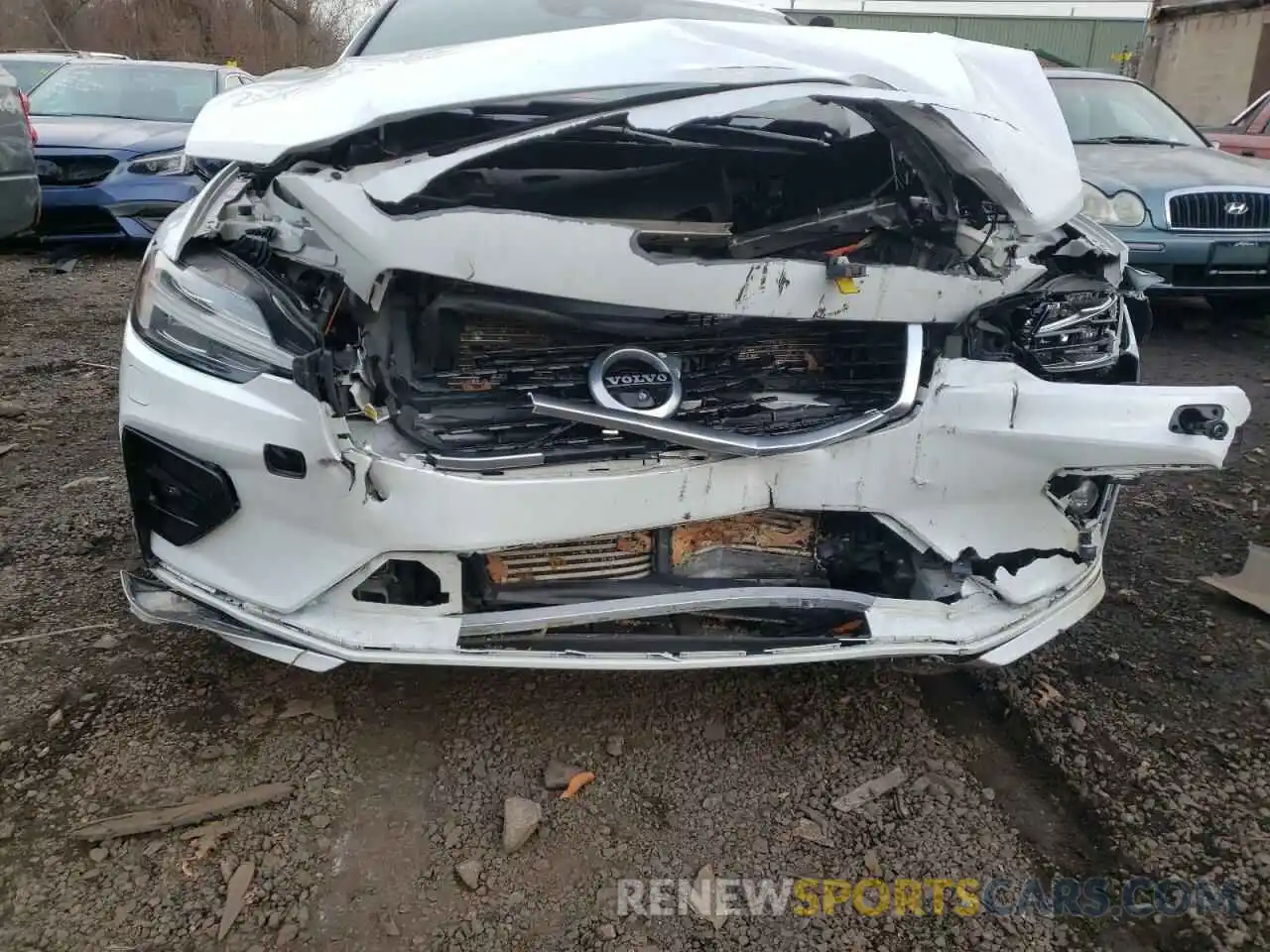 9 Photograph of a damaged car 7JRA22TMXKG018428 VOLVO S60 2019