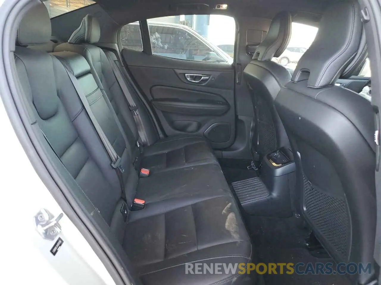 11 Photograph of a damaged car 7JRBR0FL5KG013306 VOLVO S60 2019