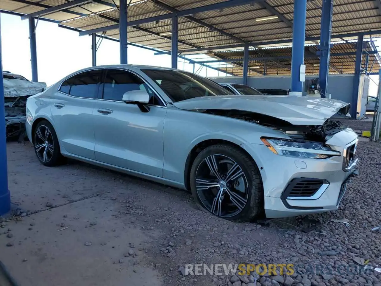 4 Photograph of a damaged car 7JRBR0FL5KG013306 VOLVO S60 2019