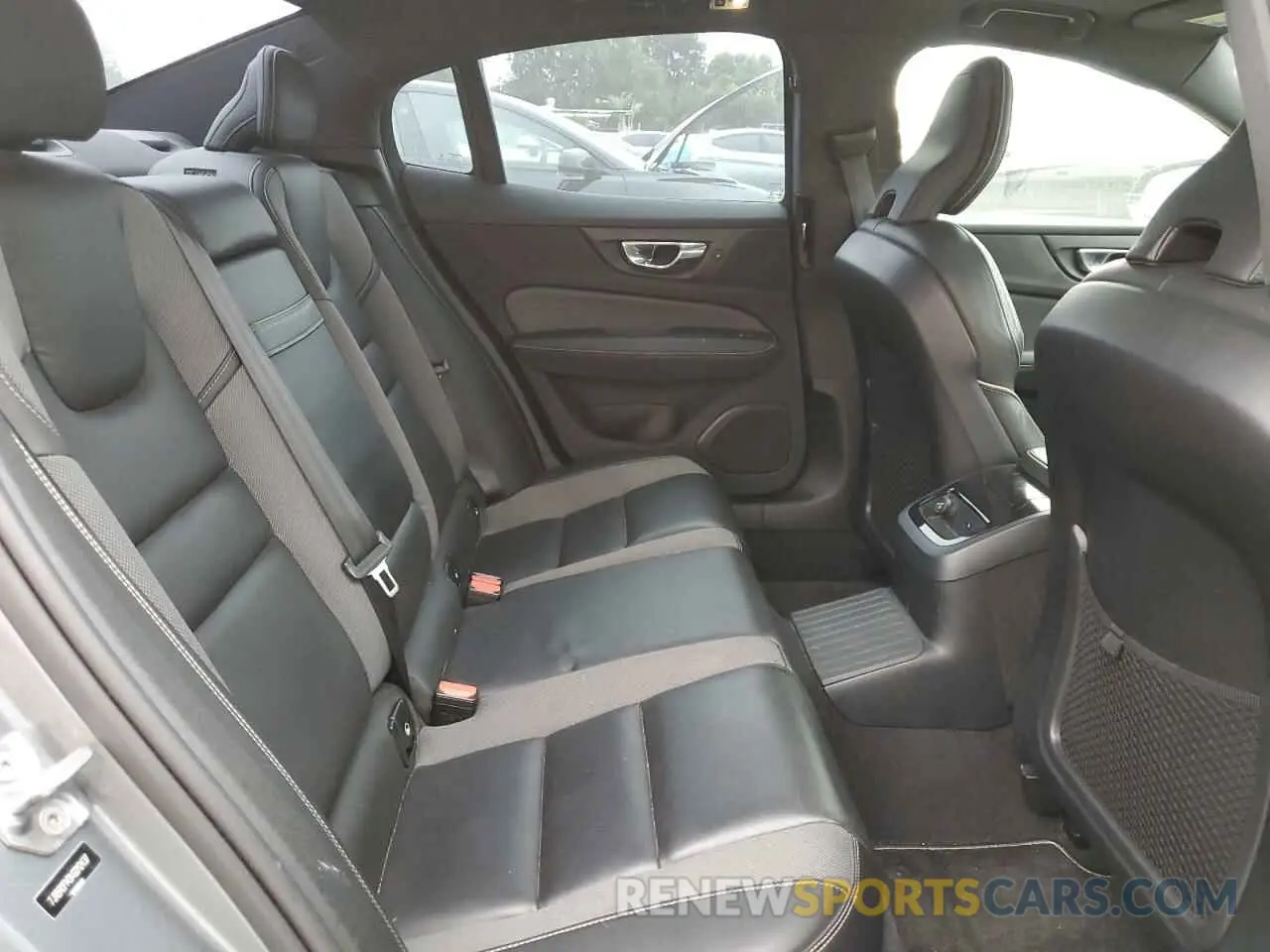 10 Photograph of a damaged car 7JRBR0FM3KG012437 VOLVO S60 2019