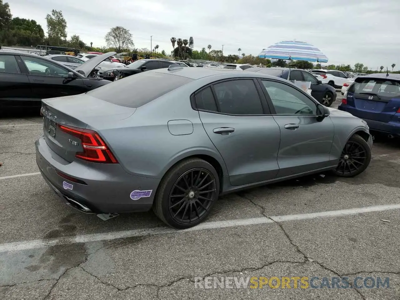 3 Photograph of a damaged car 7JRBR0FM3KG012437 VOLVO S60 2019