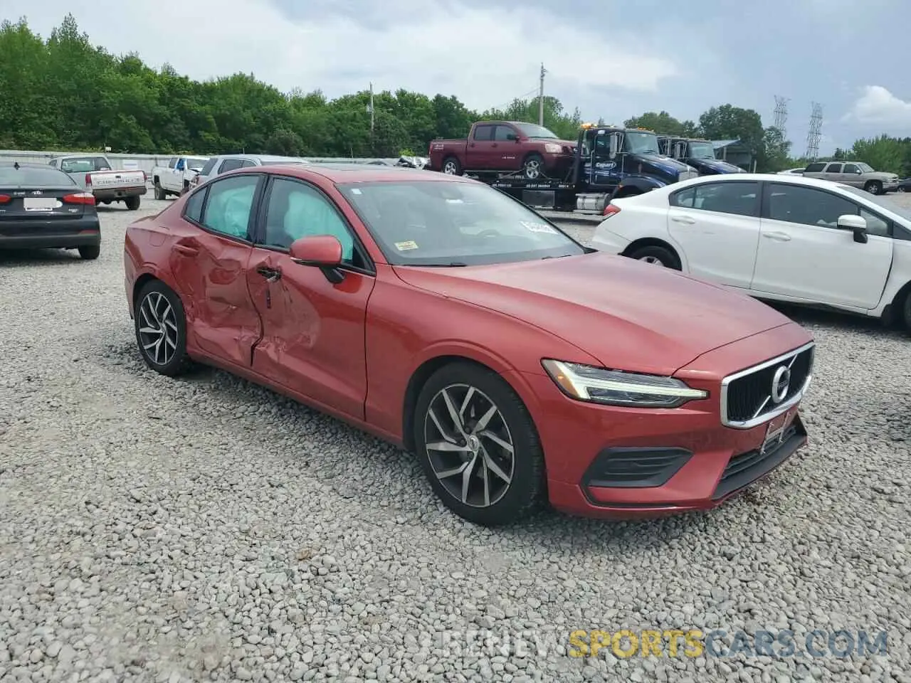 4 Photograph of a damaged car 7JR102FK0LG048619 VOLVO S60 2020