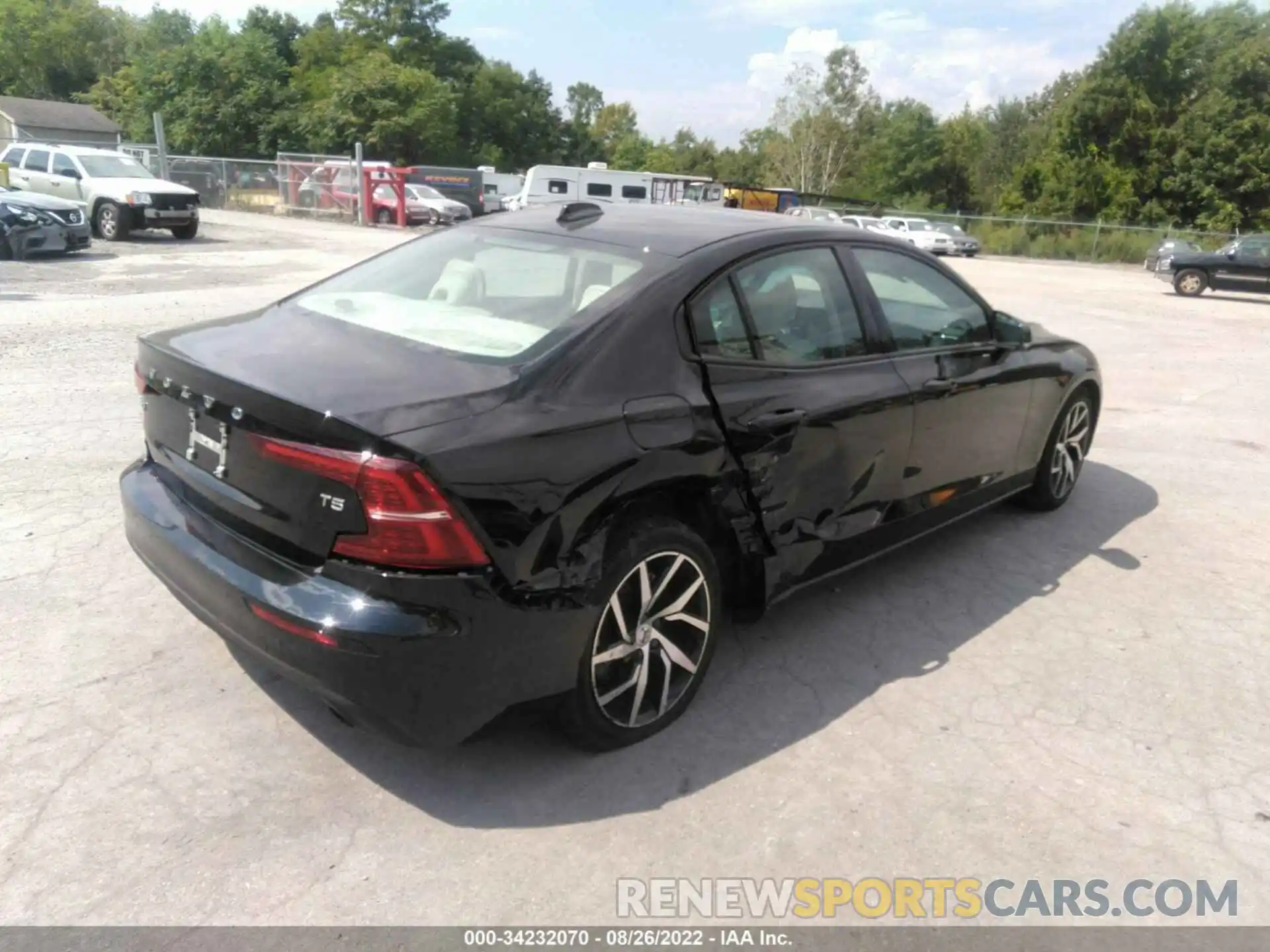 4 Photograph of a damaged car 7JR102FK0LG067459 VOLVO S60 2020