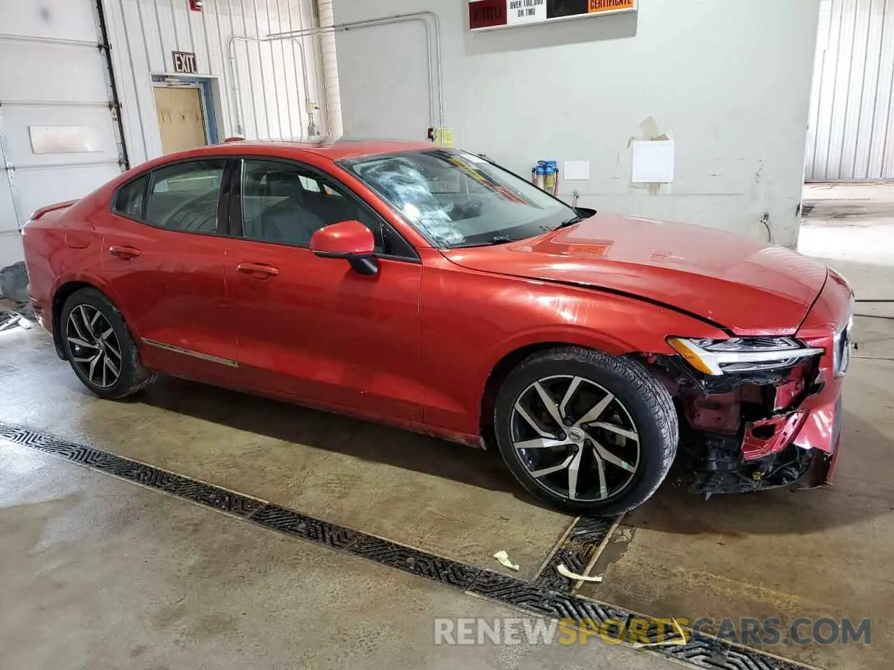 4 Photograph of a damaged car 7JR102FK1LG038567 VOLVO S60 2020