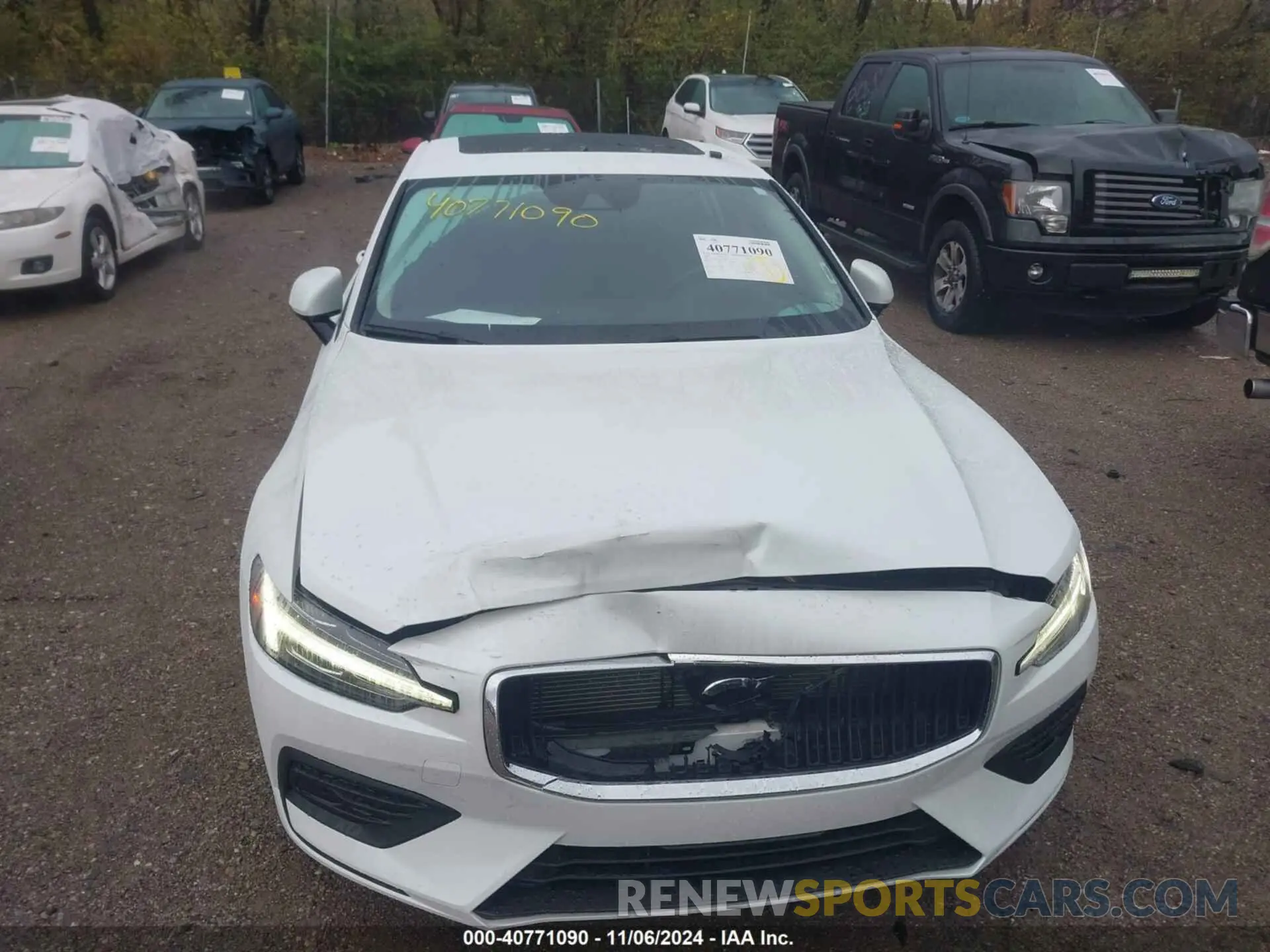 12 Photograph of a damaged car 7JR102FK1LG039461 VOLVO S60 2020