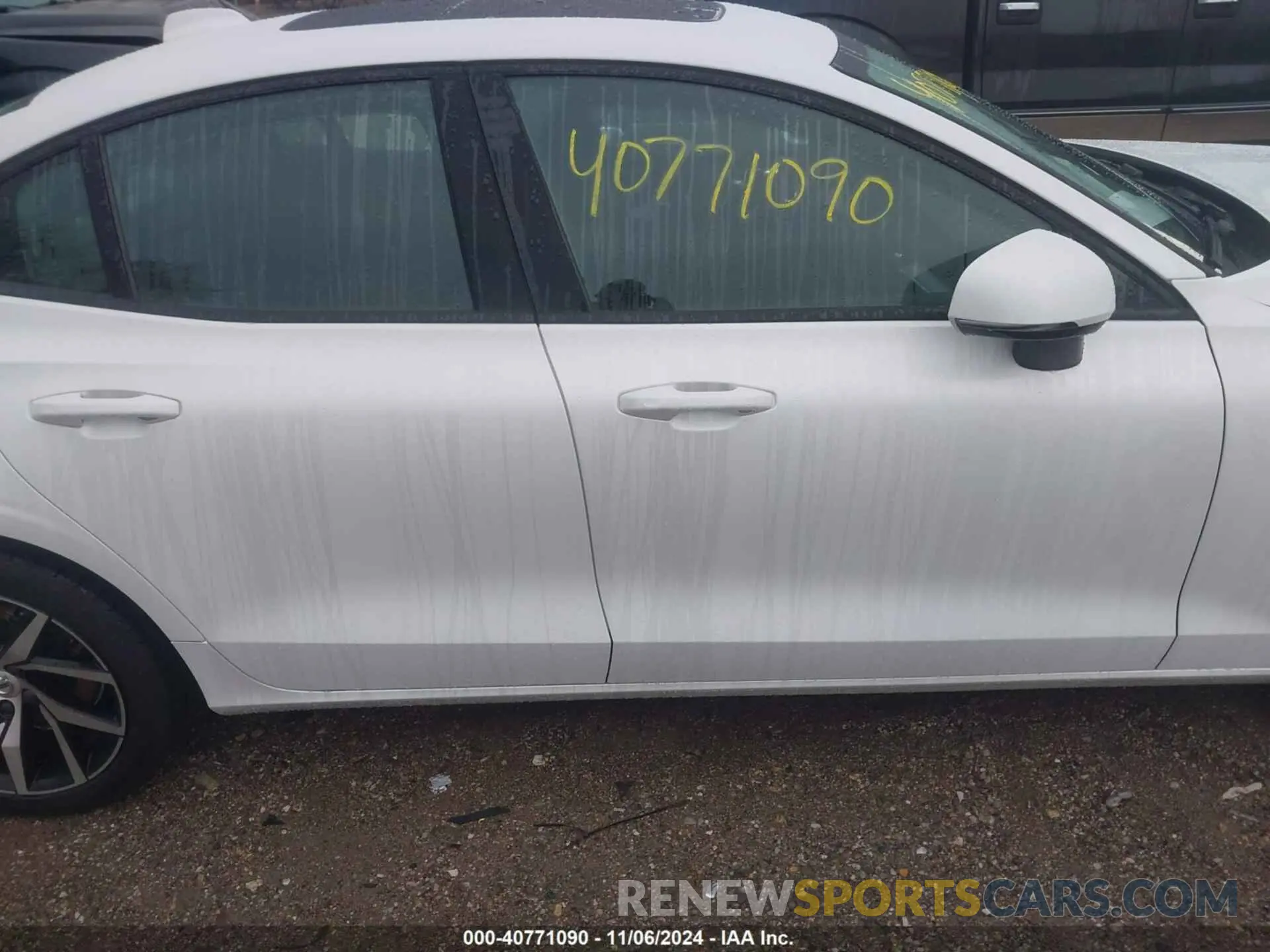 13 Photograph of a damaged car 7JR102FK1LG039461 VOLVO S60 2020