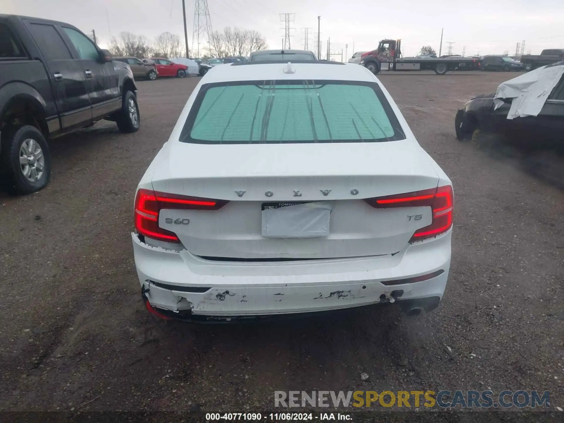 16 Photograph of a damaged car 7JR102FK1LG039461 VOLVO S60 2020