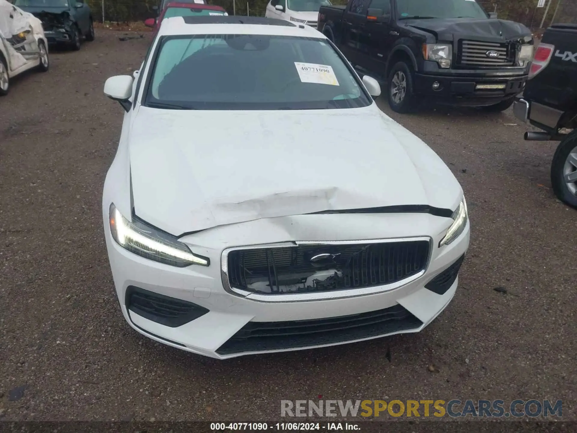 6 Photograph of a damaged car 7JR102FK1LG039461 VOLVO S60 2020