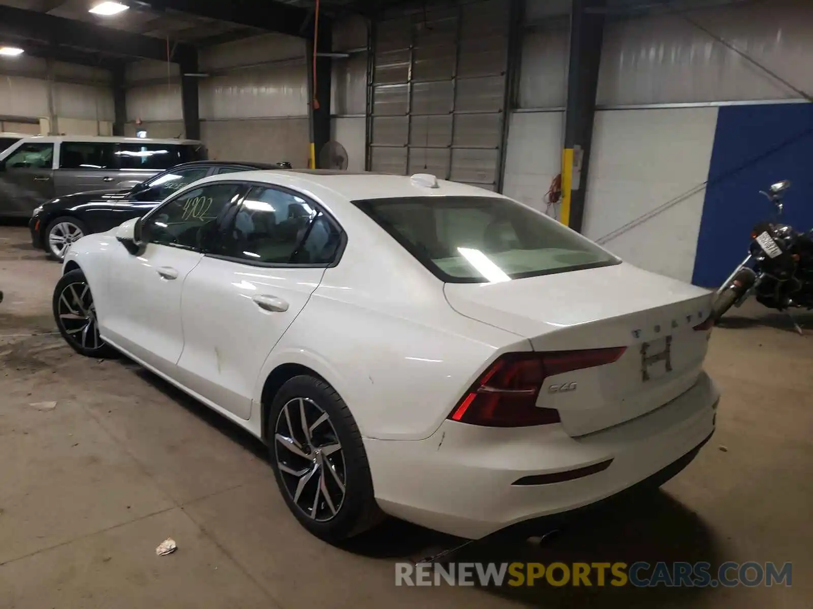 3 Photograph of a damaged car 7JR102FK1LG042490 VOLVO S60 2020