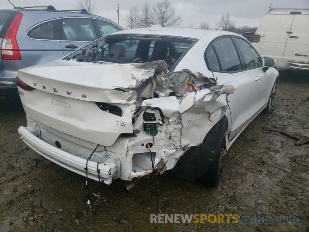 4 Photograph of a damaged car 7JR102FK1LG048273 VOLVO S60 2020