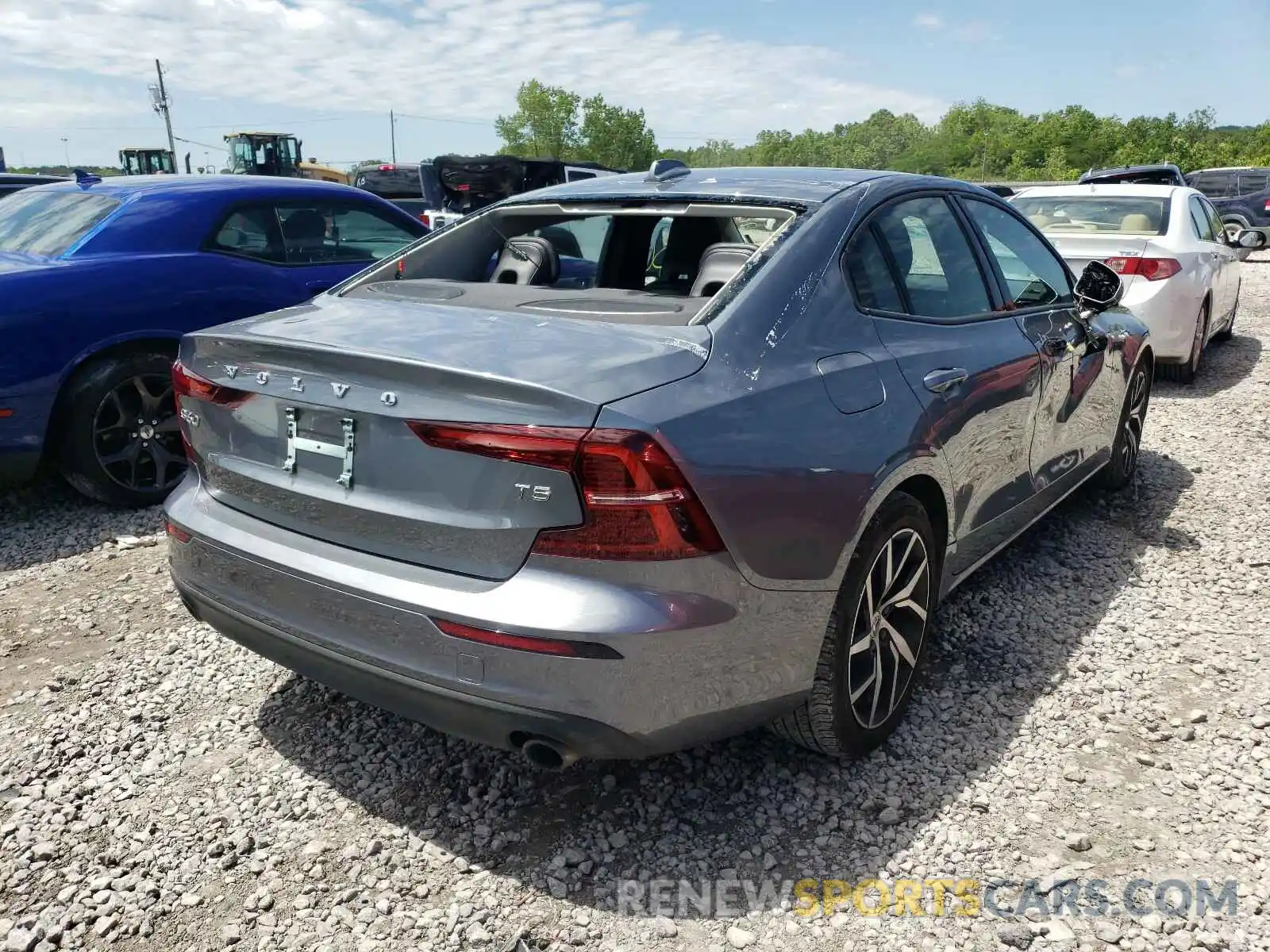 4 Photograph of a damaged car 7JR102FK1LG051240 VOLVO S60 2020