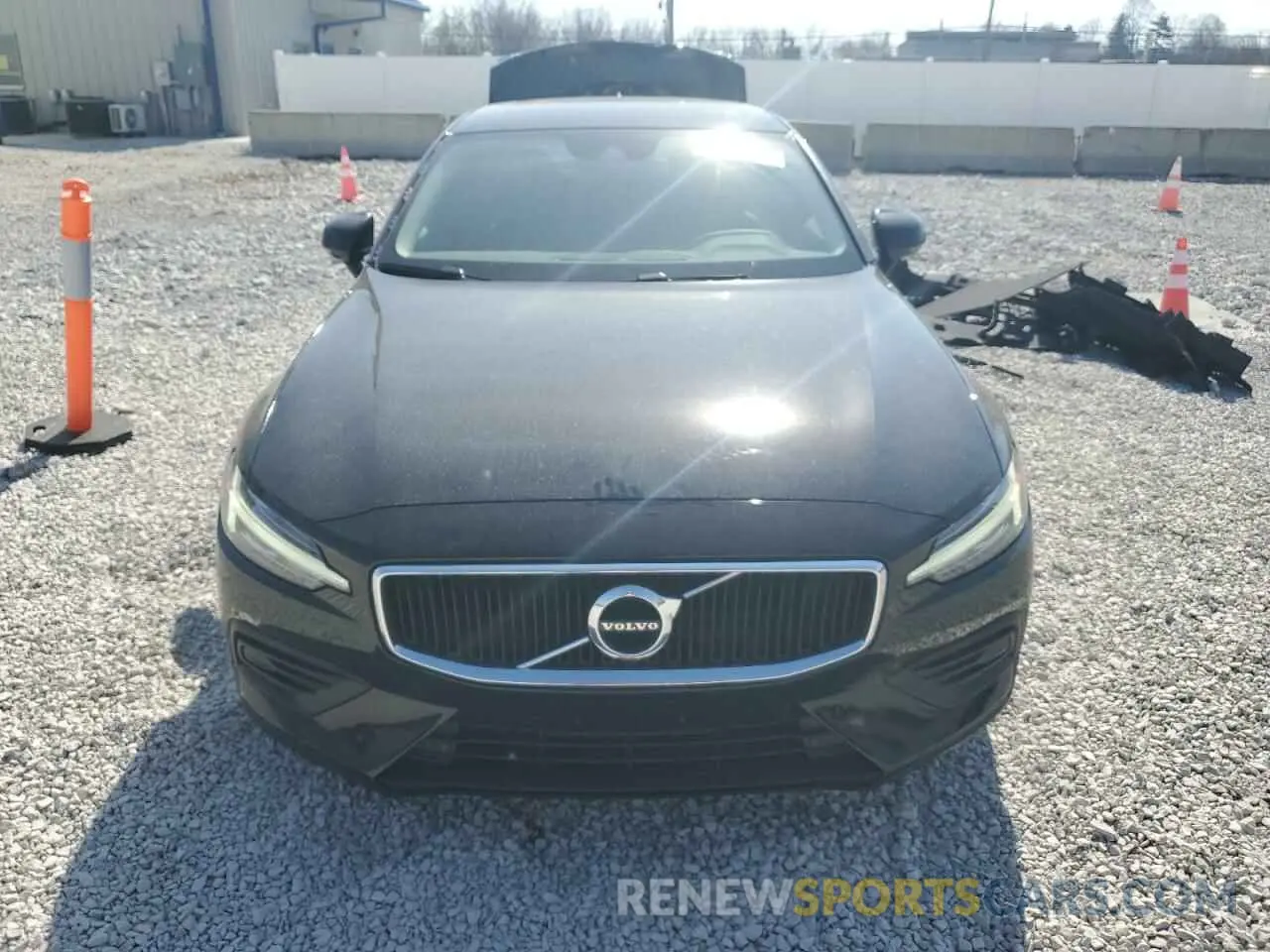 5 Photograph of a damaged car 7JR102FK1LG071956 VOLVO S60 2020