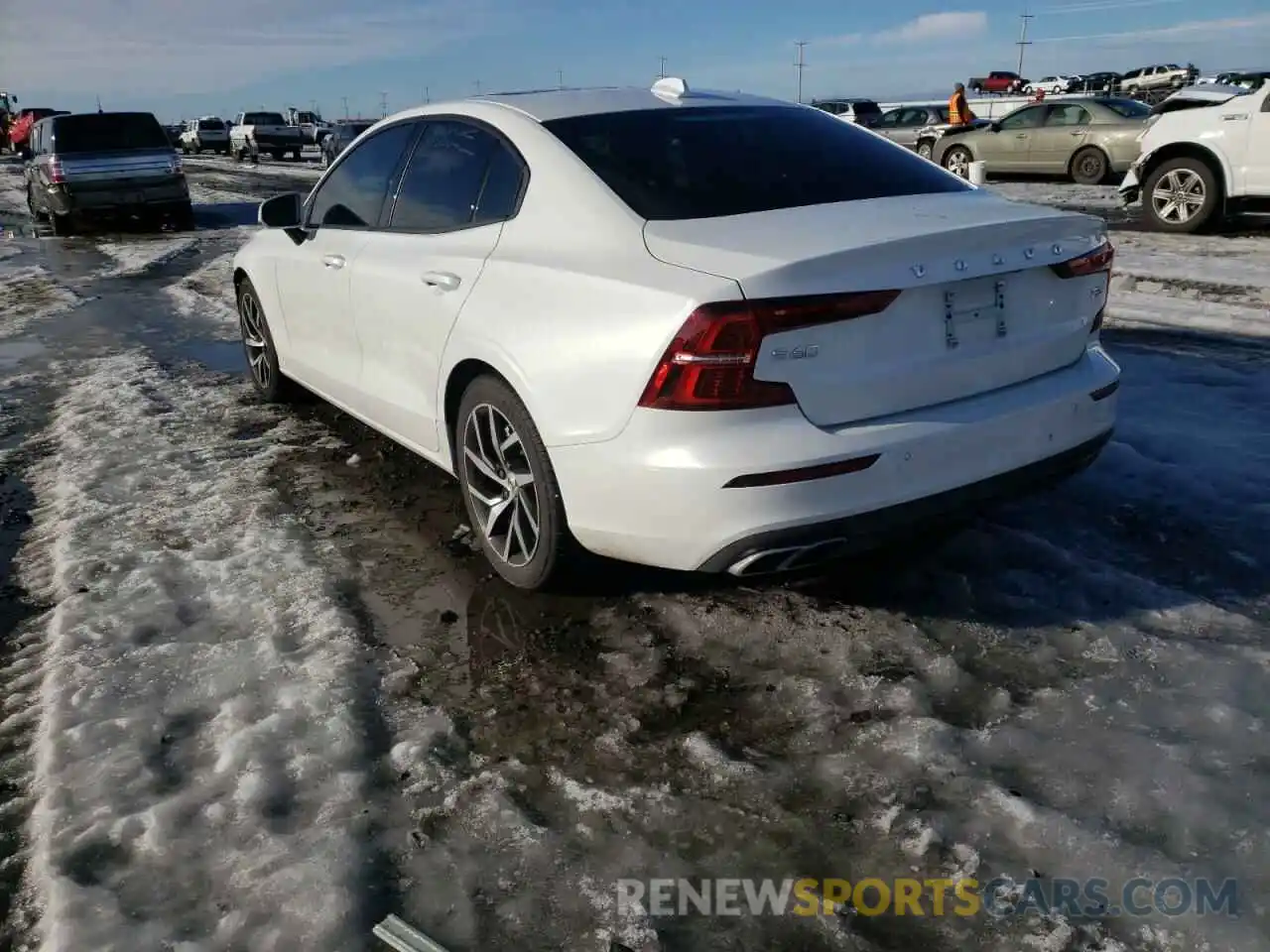 3 Photograph of a damaged car 7JR102FK2LG065437 VOLVO S60 2020