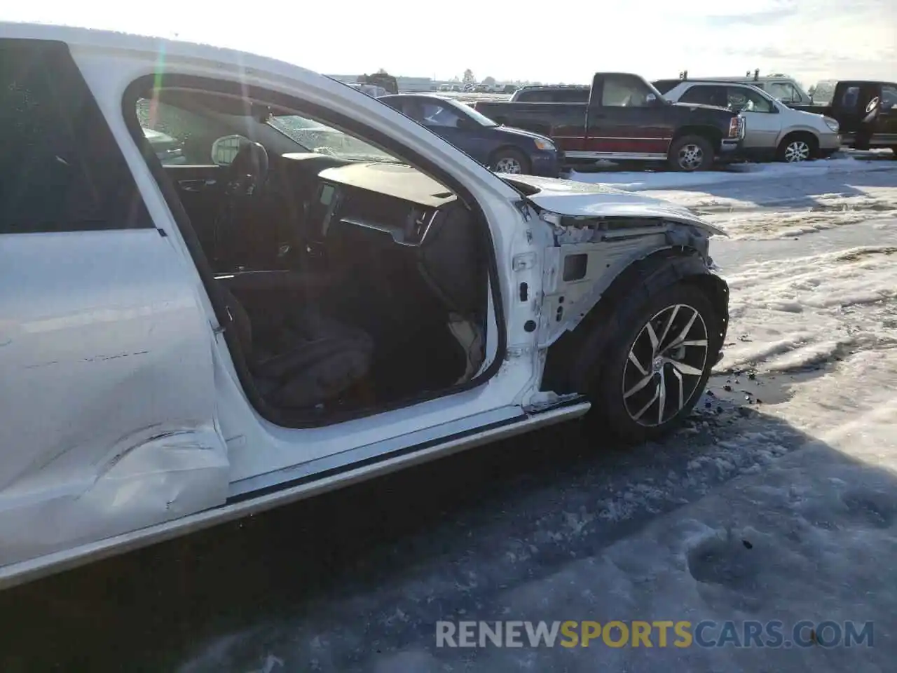 9 Photograph of a damaged car 7JR102FK2LG065437 VOLVO S60 2020