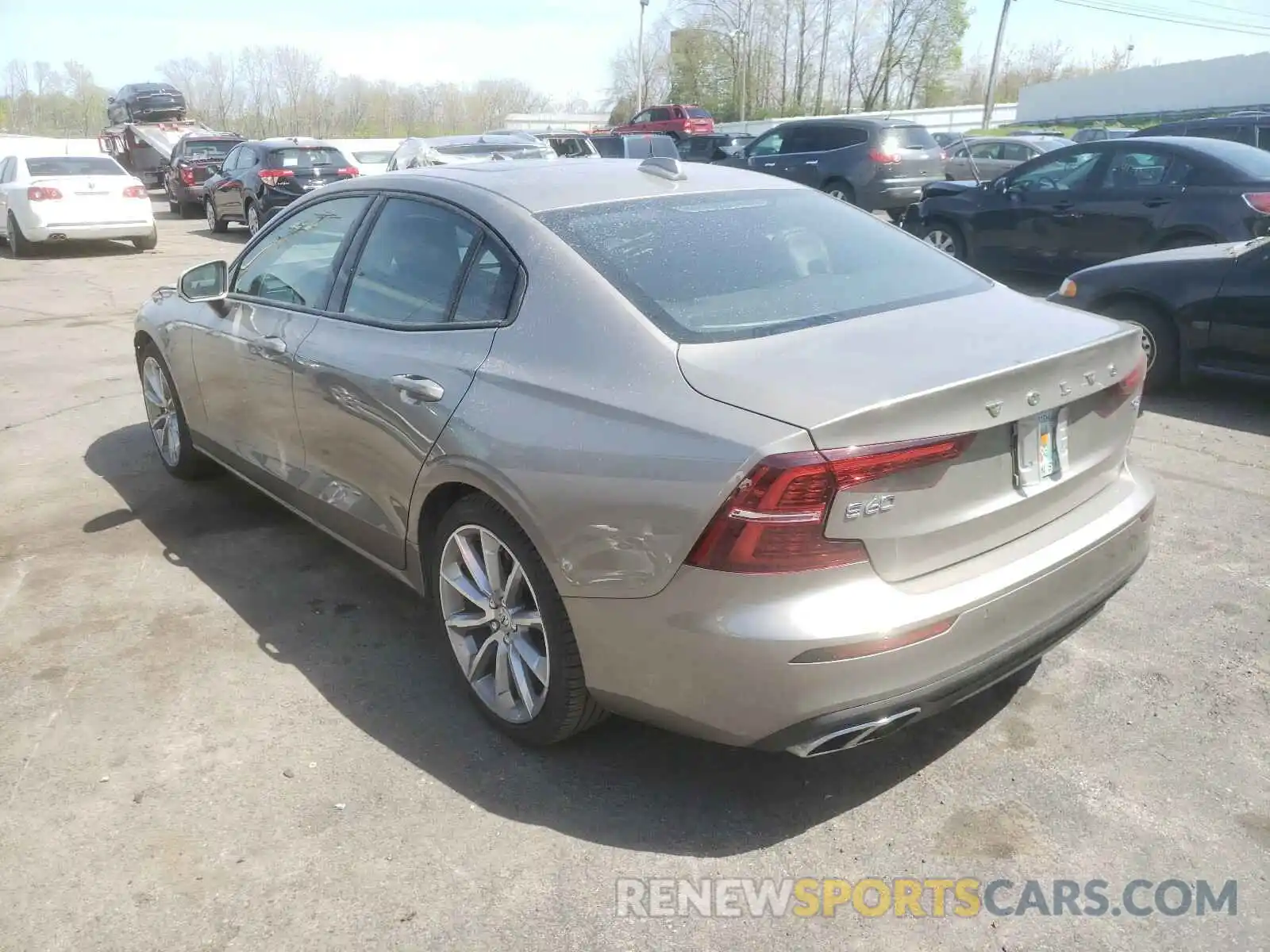 3 Photograph of a damaged car 7JR102FK3LG063339 VOLVO S60 2020