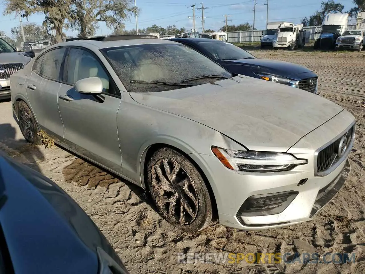 4 Photograph of a damaged car 7JR102FK3LG072798 VOLVO S60 2020