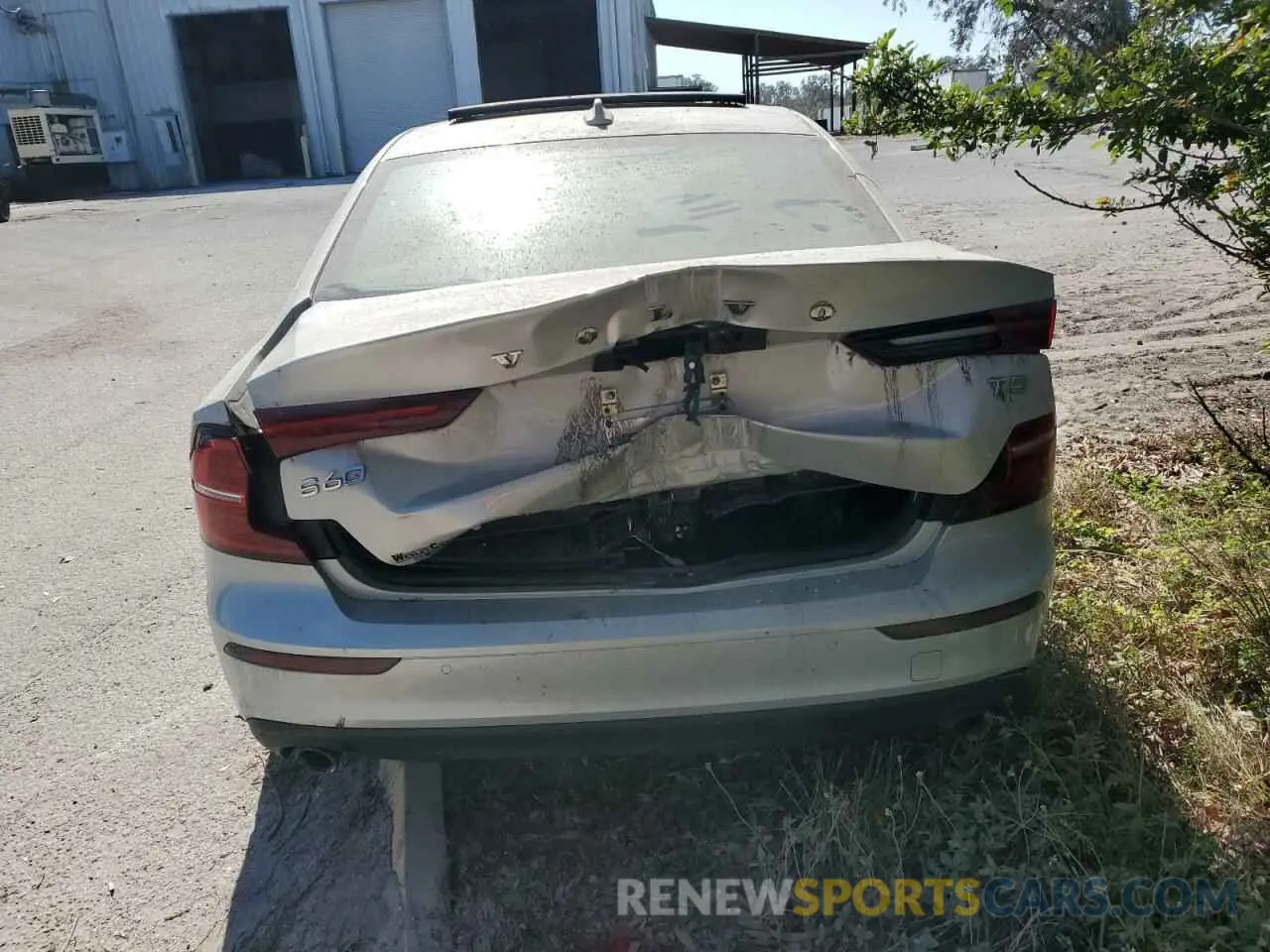 6 Photograph of a damaged car 7JR102FK3LG072798 VOLVO S60 2020