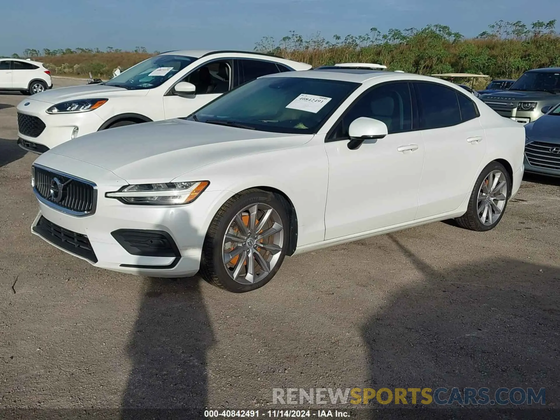2 Photograph of a damaged car 7JR102FK4LG030981 VOLVO S60 2020