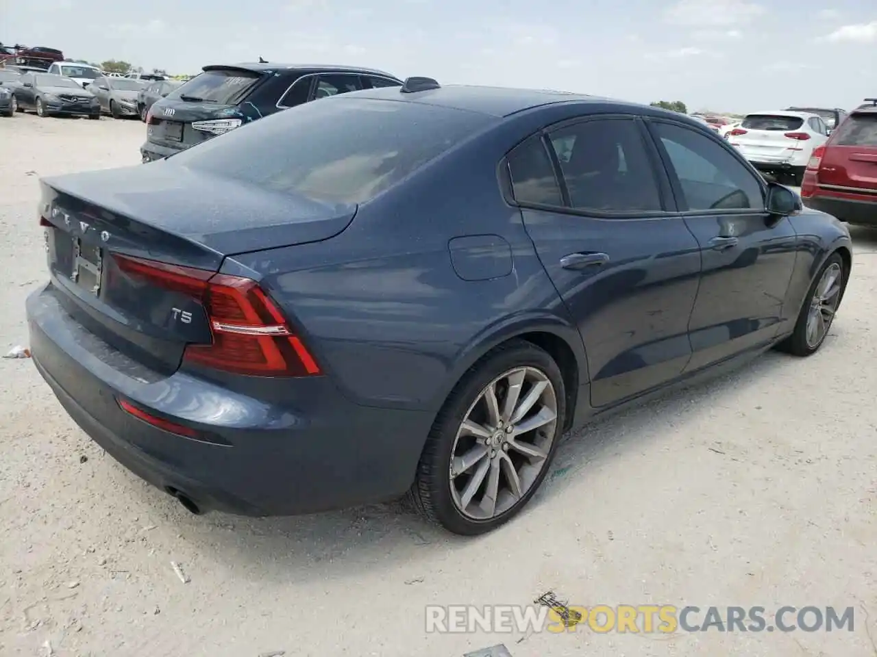 4 Photograph of a damaged car 7JR102FK4LG049272 VOLVO S60 2020