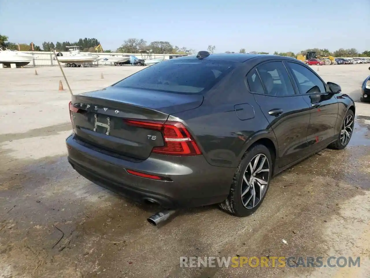 4 Photograph of a damaged car 7JR102FK5LG031993 VOLVO S60 2020