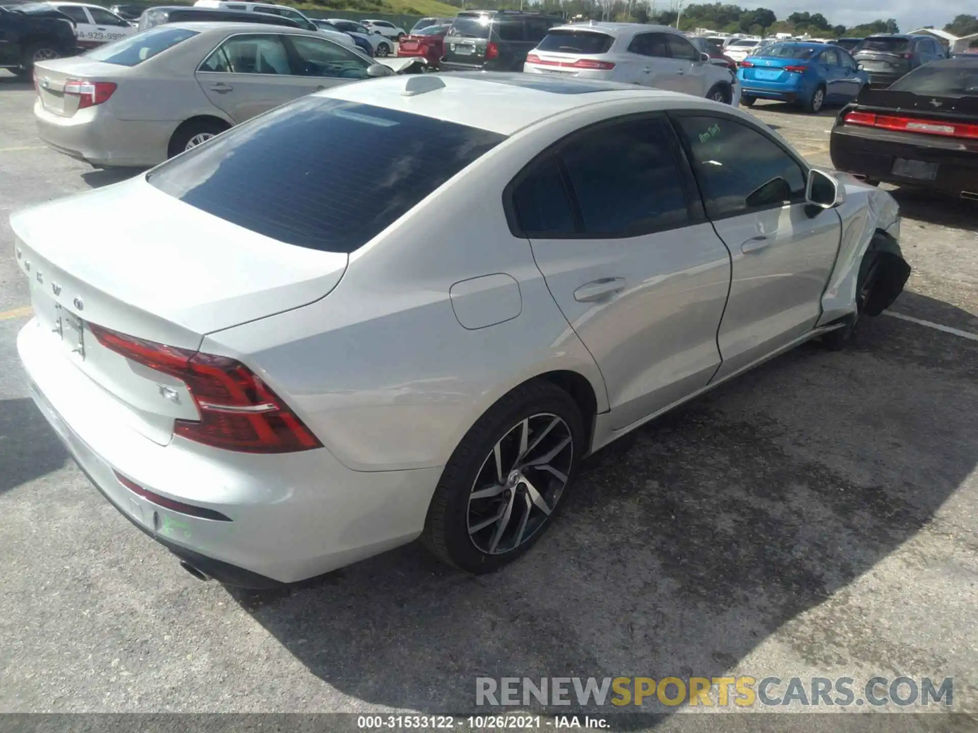 4 Photograph of a damaged car 7JR102FK6LG048852 VOLVO S60 2020