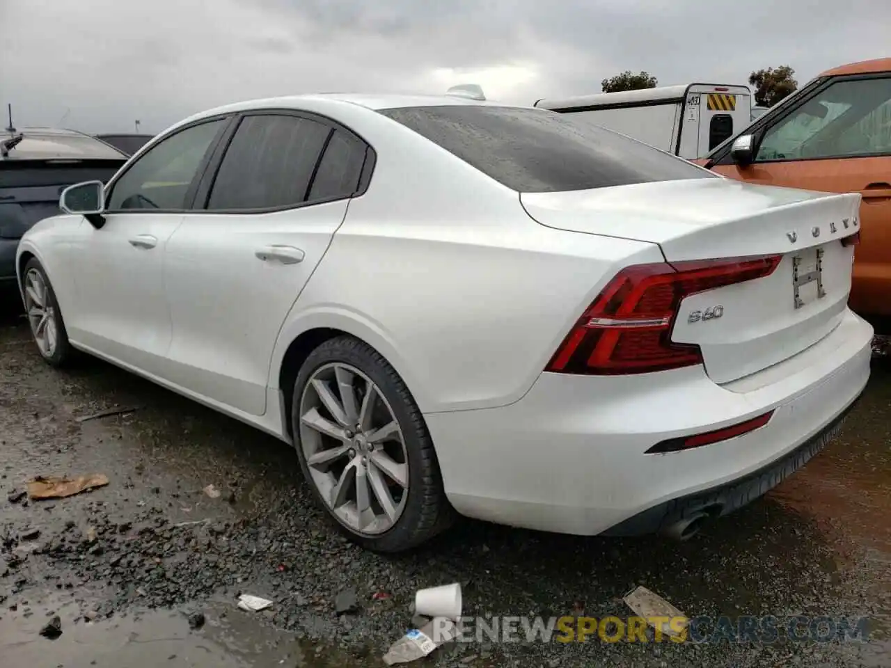 3 Photograph of a damaged car 7JR102FK6LG048964 VOLVO S60 2020