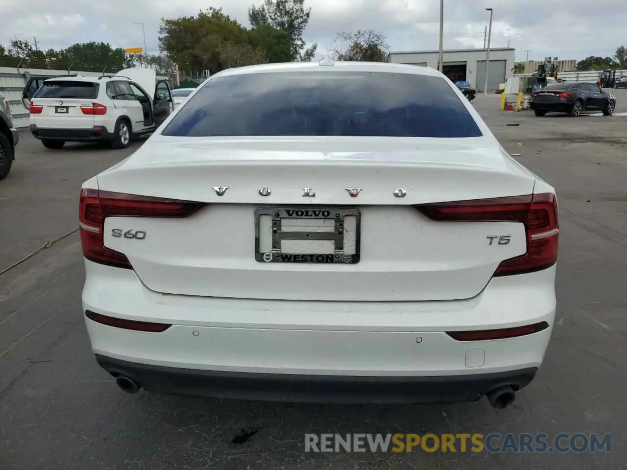 6 Photograph of a damaged car 7JR102FK6LG049841 VOLVO S60 2020