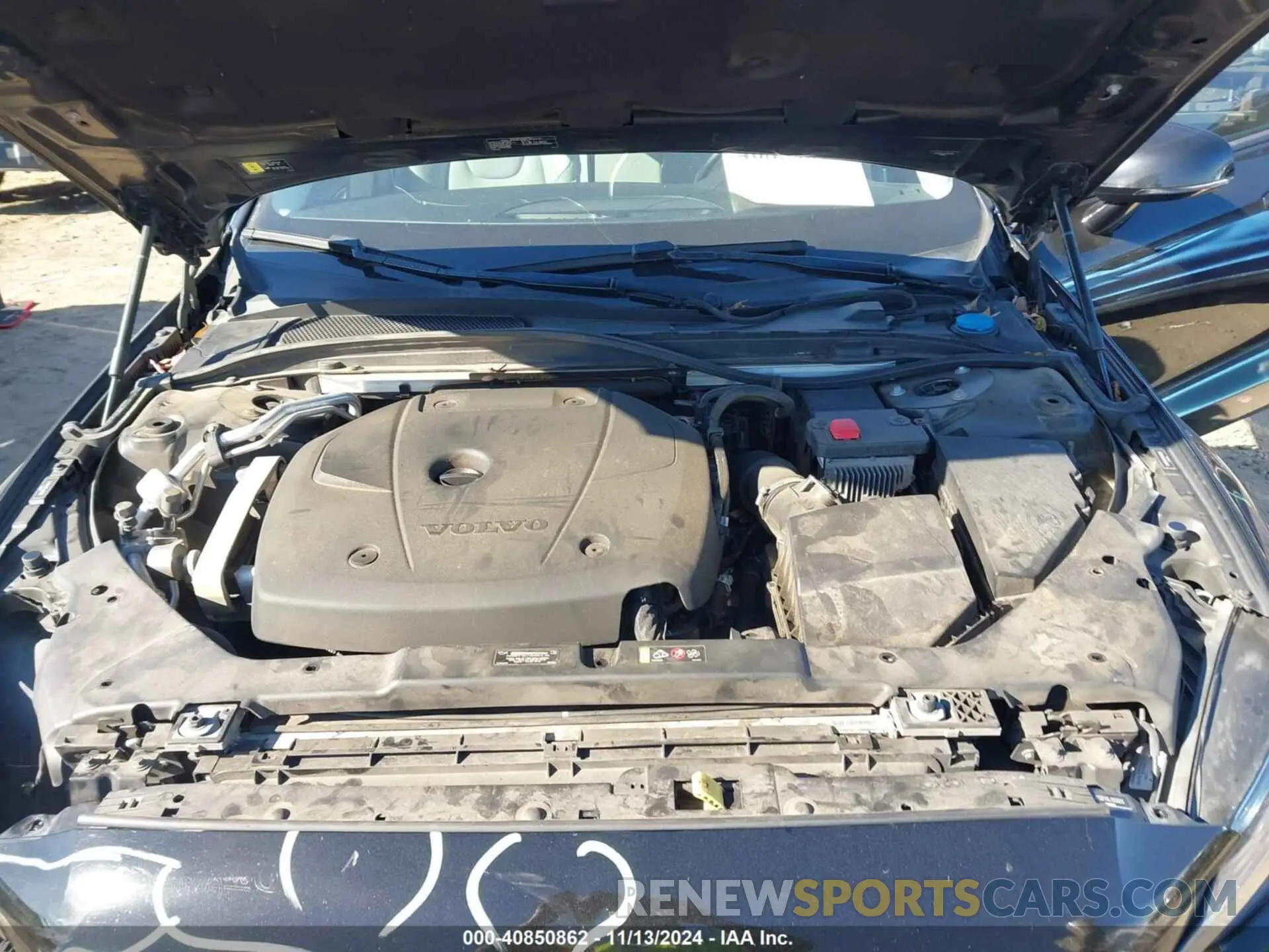10 Photograph of a damaged car 7JR102FK6LG066266 VOLVO S60 2020