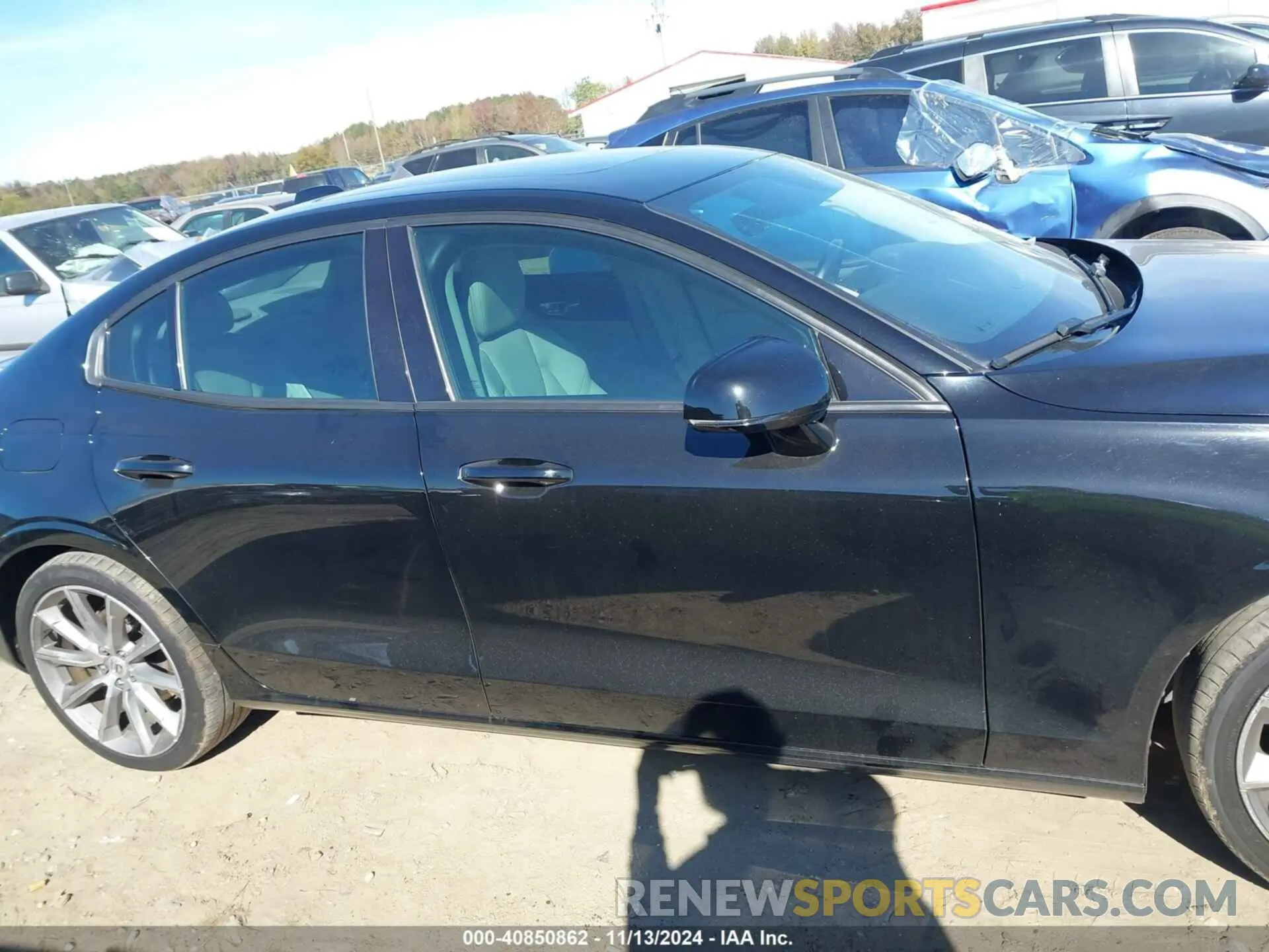 14 Photograph of a damaged car 7JR102FK6LG066266 VOLVO S60 2020