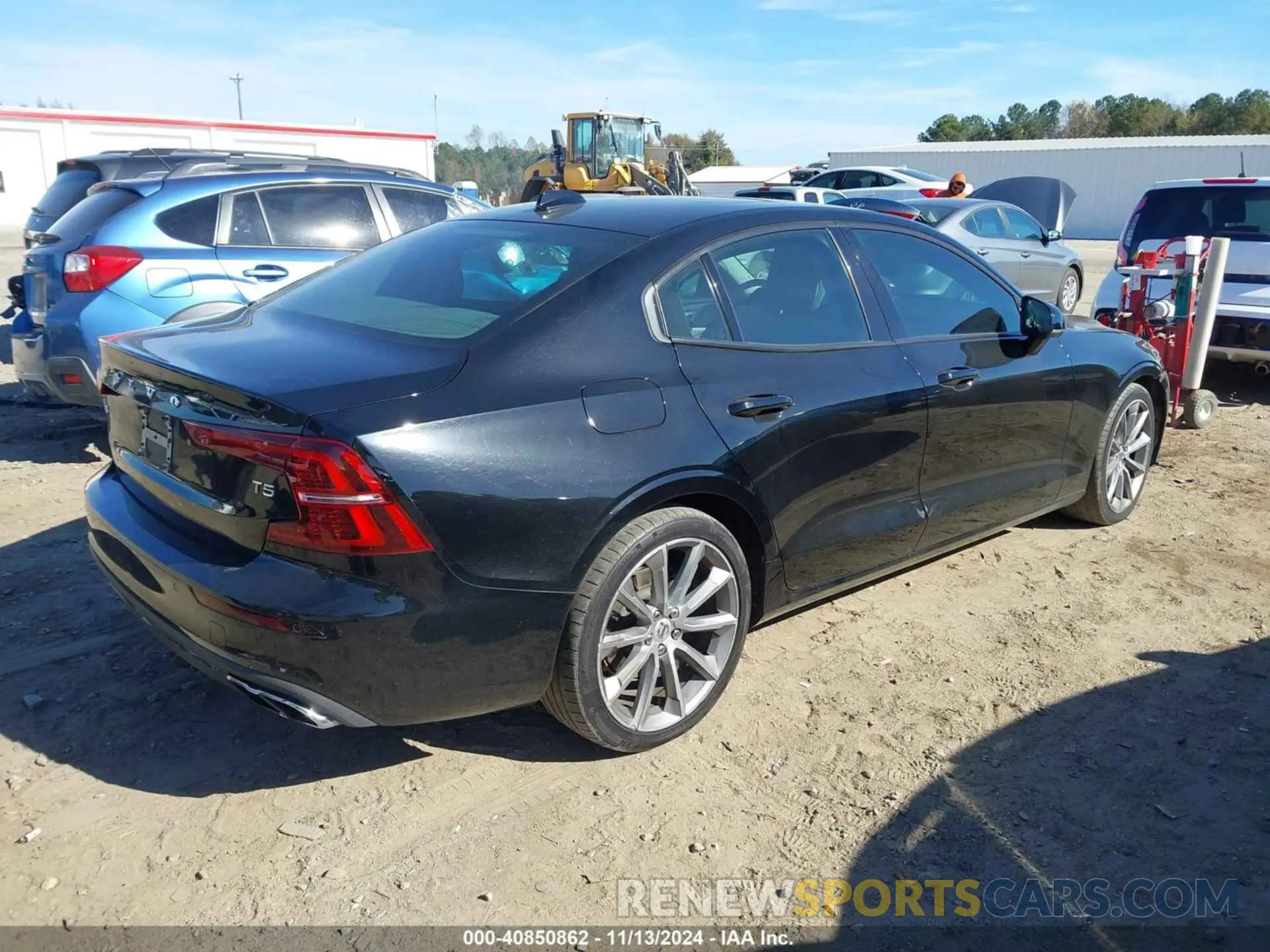 4 Photograph of a damaged car 7JR102FK6LG066266 VOLVO S60 2020