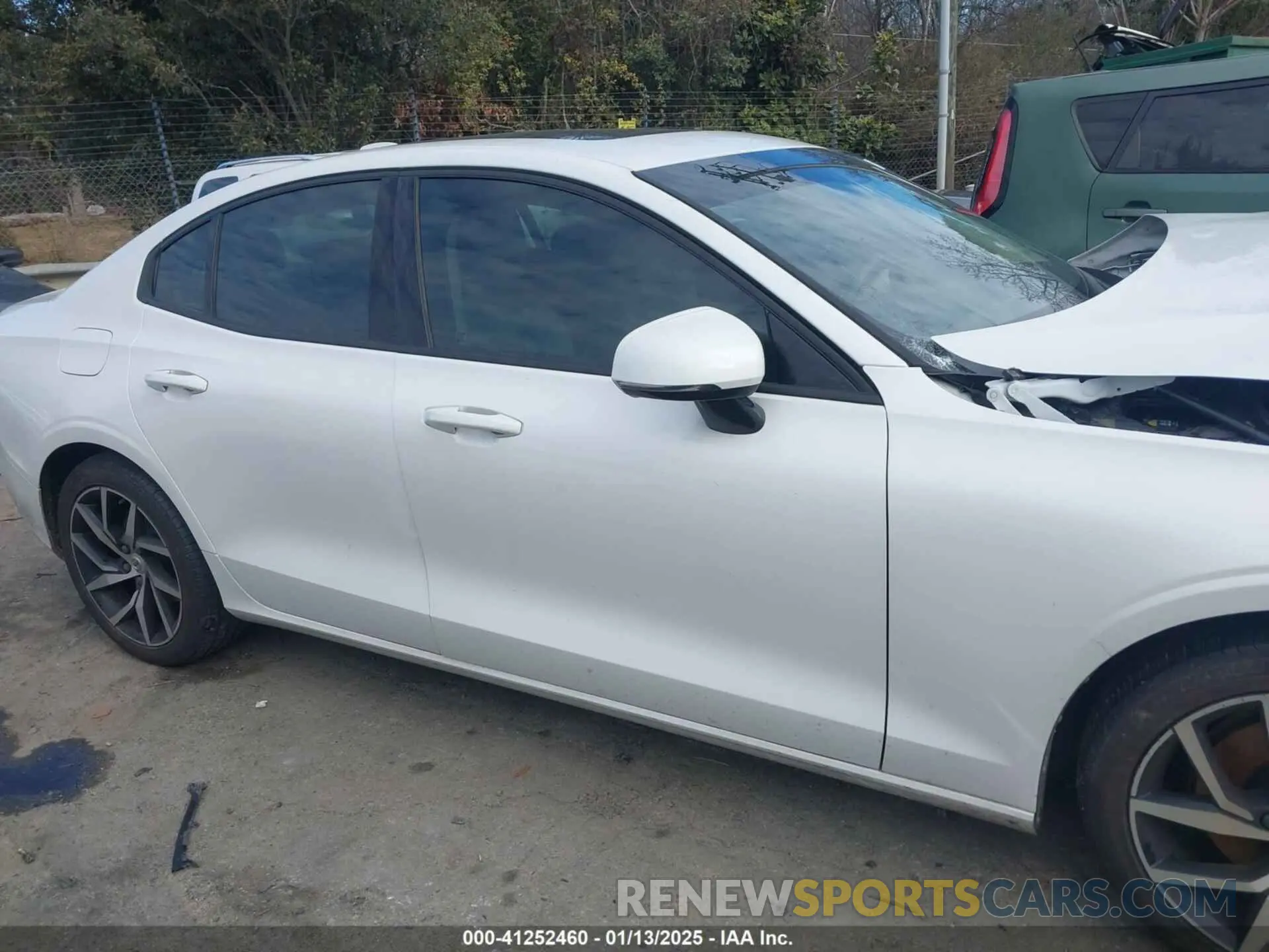 13 Photograph of a damaged car 7JR102FK6LG071869 VOLVO S60 2020