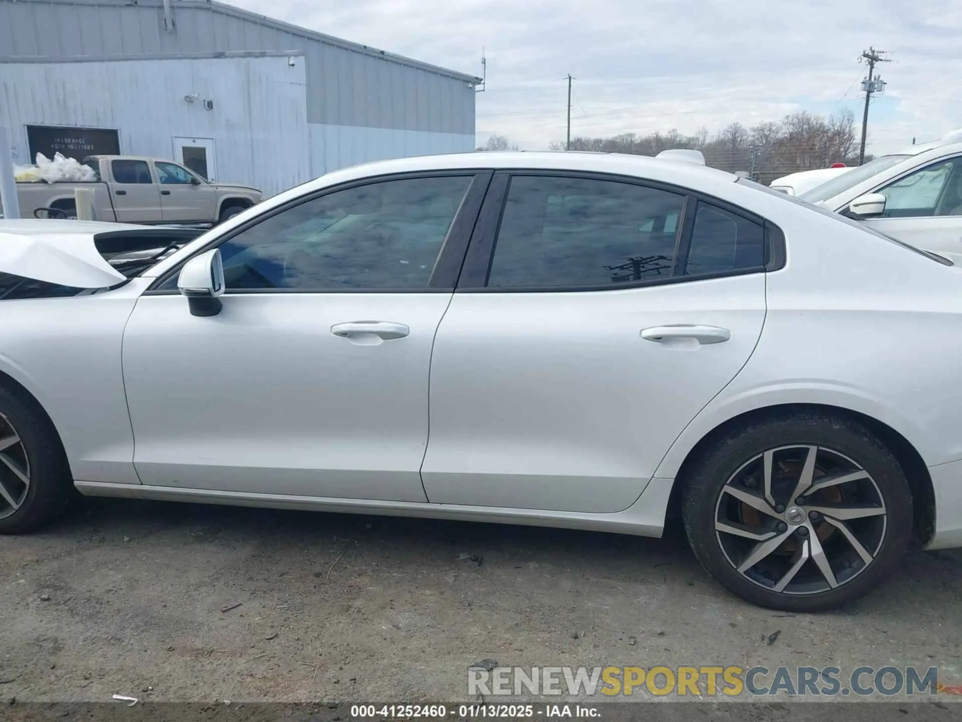 14 Photograph of a damaged car 7JR102FK6LG071869 VOLVO S60 2020