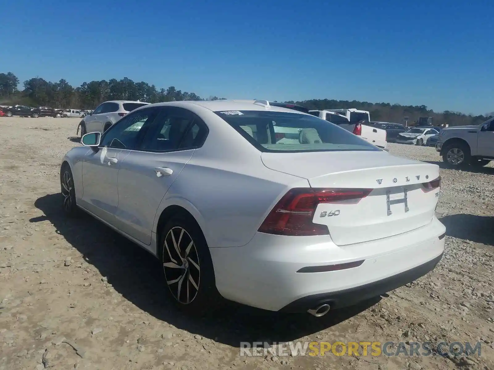 3 Photograph of a damaged car 7JR102FK6LG073220 VOLVO S60 2020