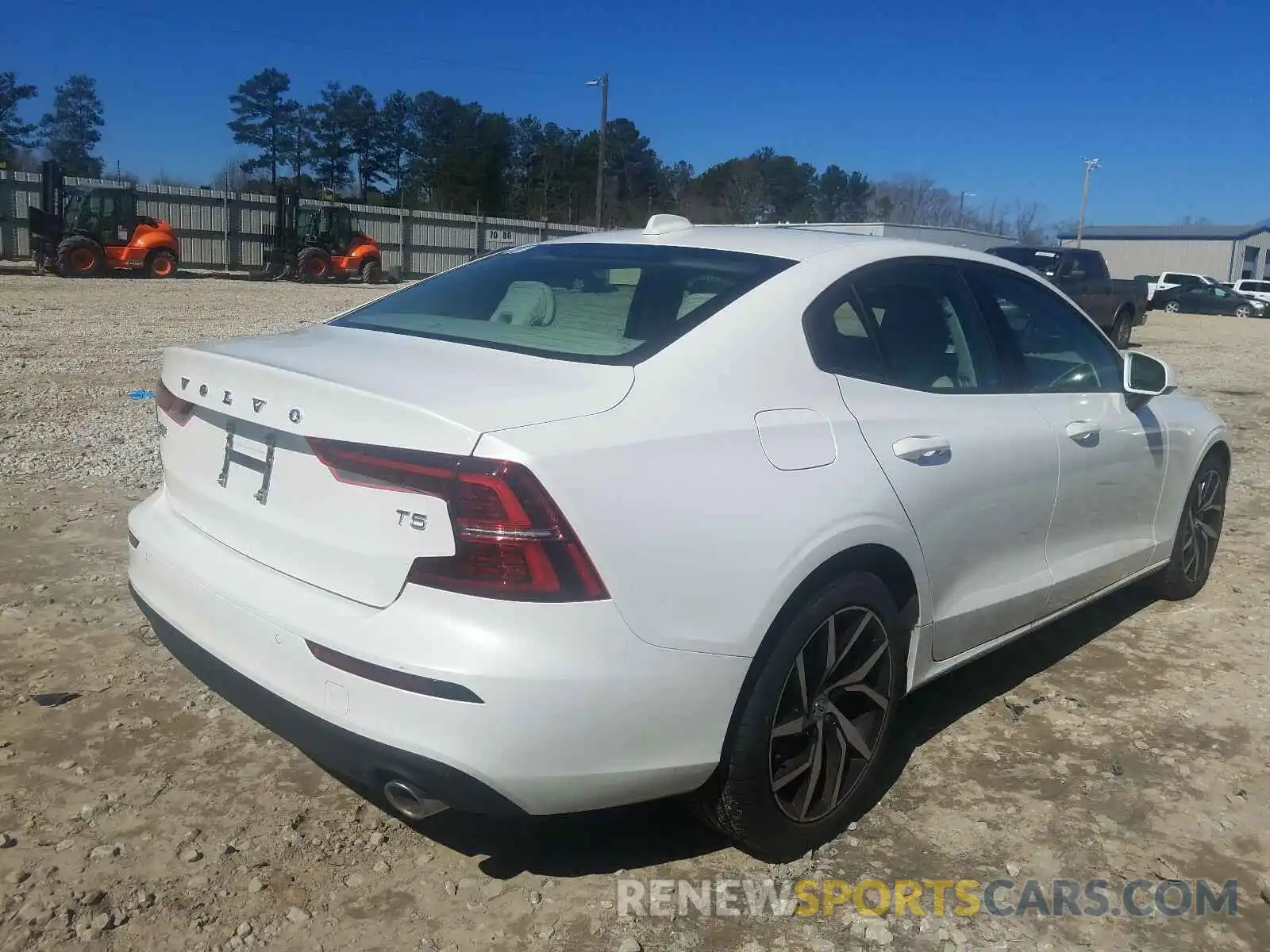 4 Photograph of a damaged car 7JR102FK6LG073220 VOLVO S60 2020