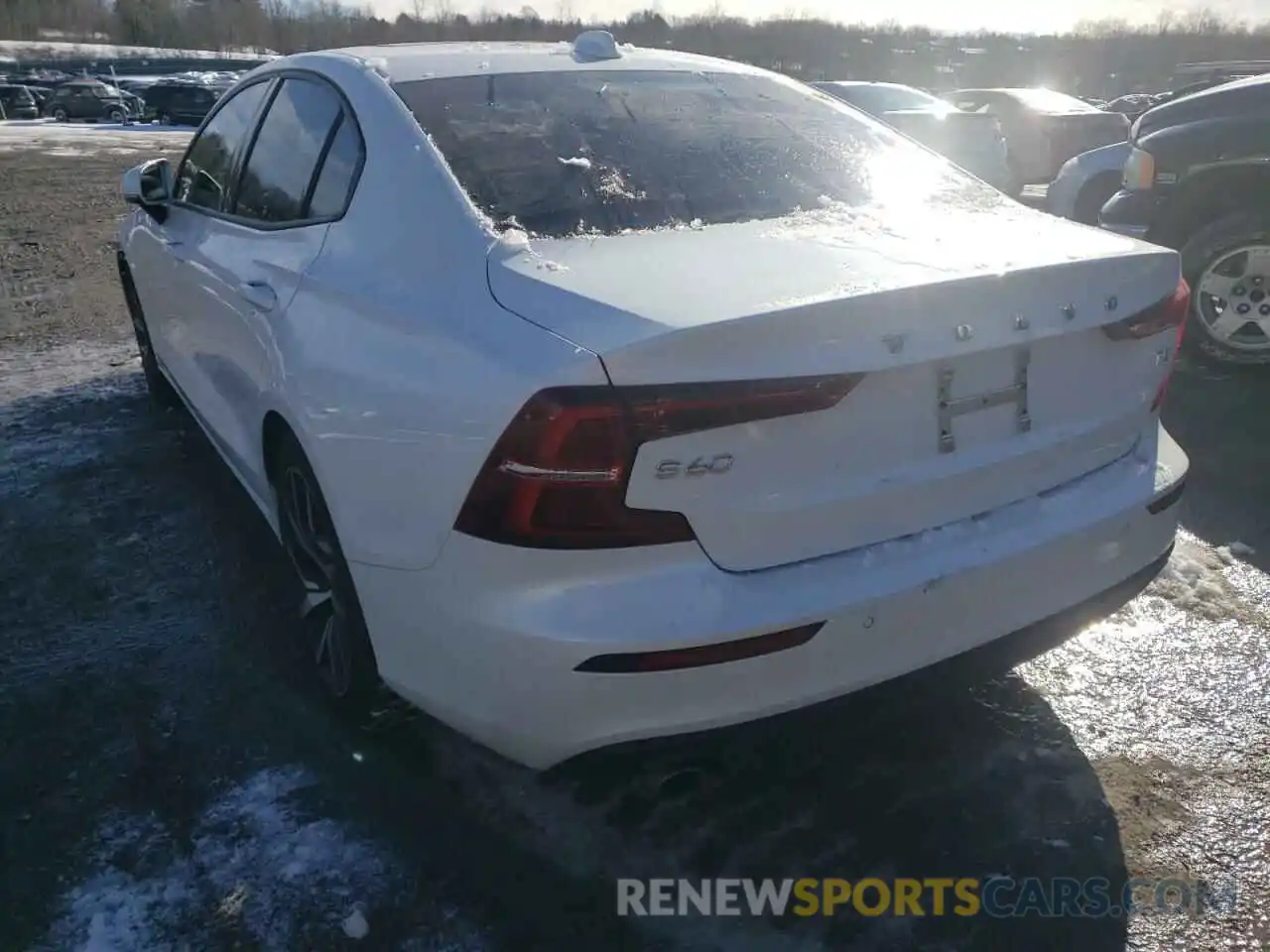 3 Photograph of a damaged car 7JR102FK7LG044289 VOLVO S60 2020