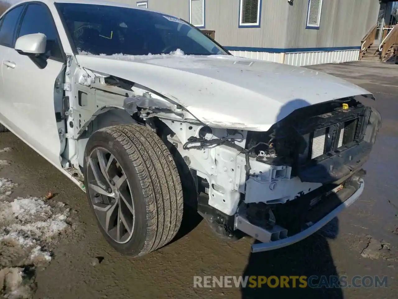 9 Photograph of a damaged car 7JR102FK7LG044289 VOLVO S60 2020