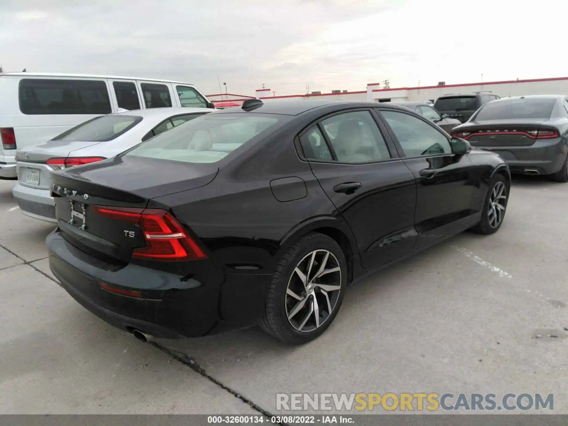 4 Photograph of a damaged car 7JR102FK7LG067443 VOLVO S60 2020